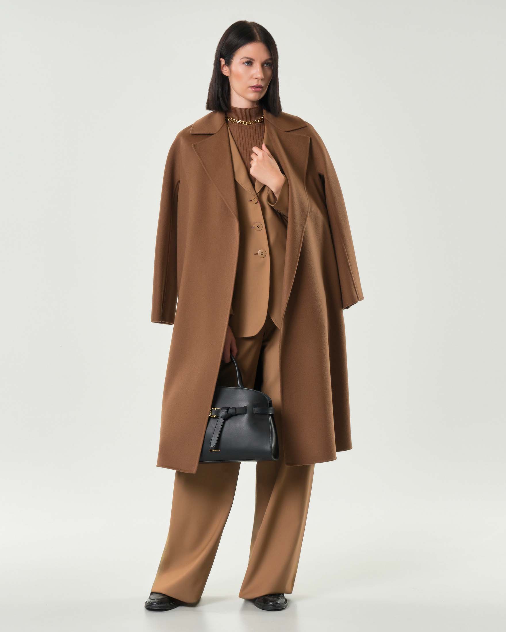 Cappotto a vestaglia color cuoio Max Mara Studio in lana cashmere e seta con cintura in vita