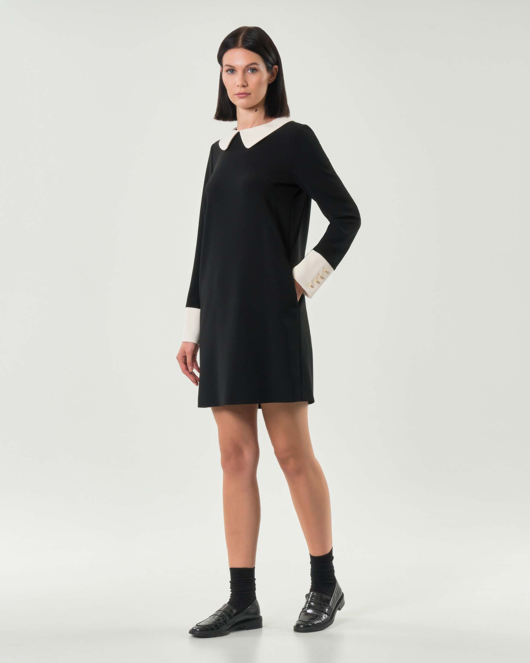 Abito corto nero Max Mara Studio in cady con colletto e polsini bianchi