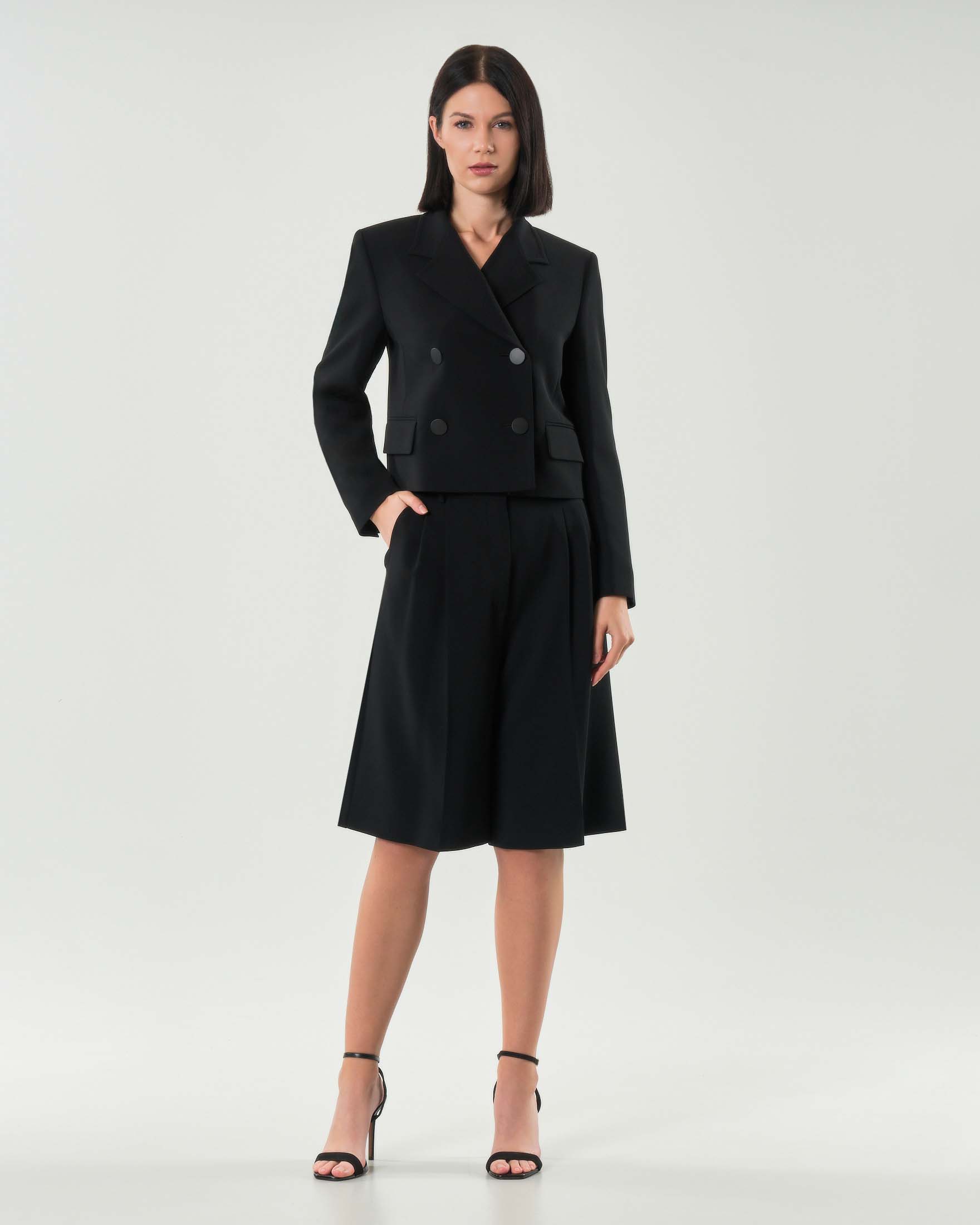 Bermuda neri in cady Max Mara Studio con cintura in vita