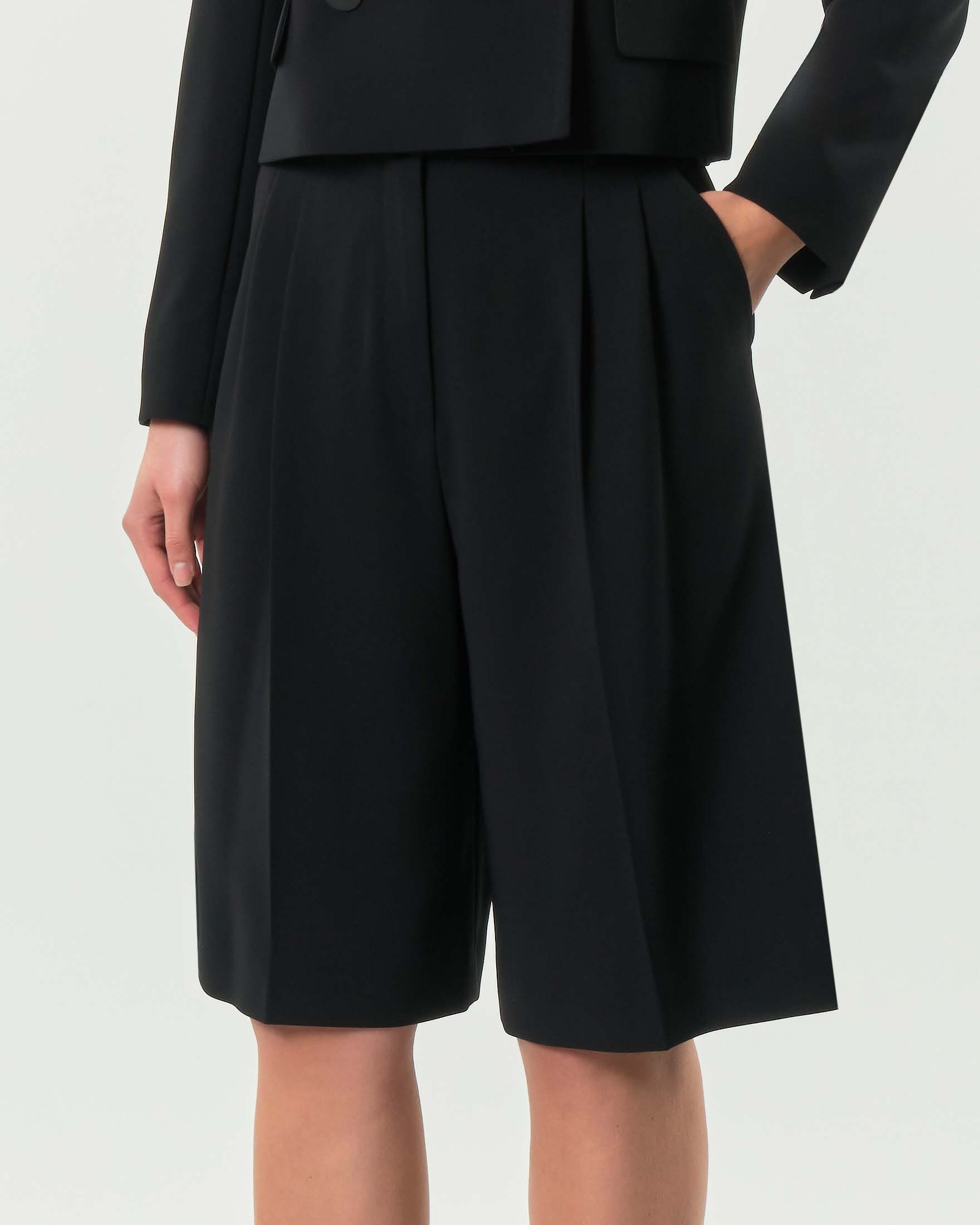 Bermuda neri in cady Max Mara Studio con cintura in vita image