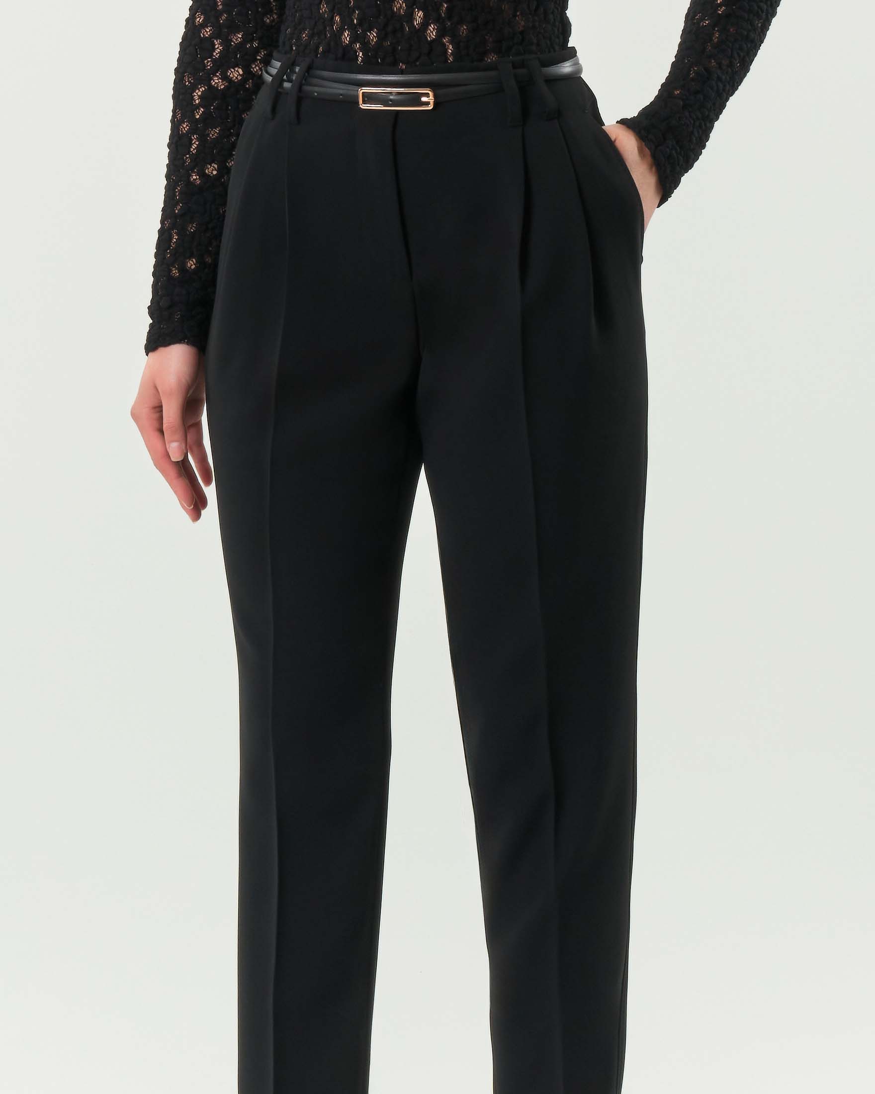 Pantaloni neri in cady Max Mara Studio con pinces e cintura in vita in similpelle image