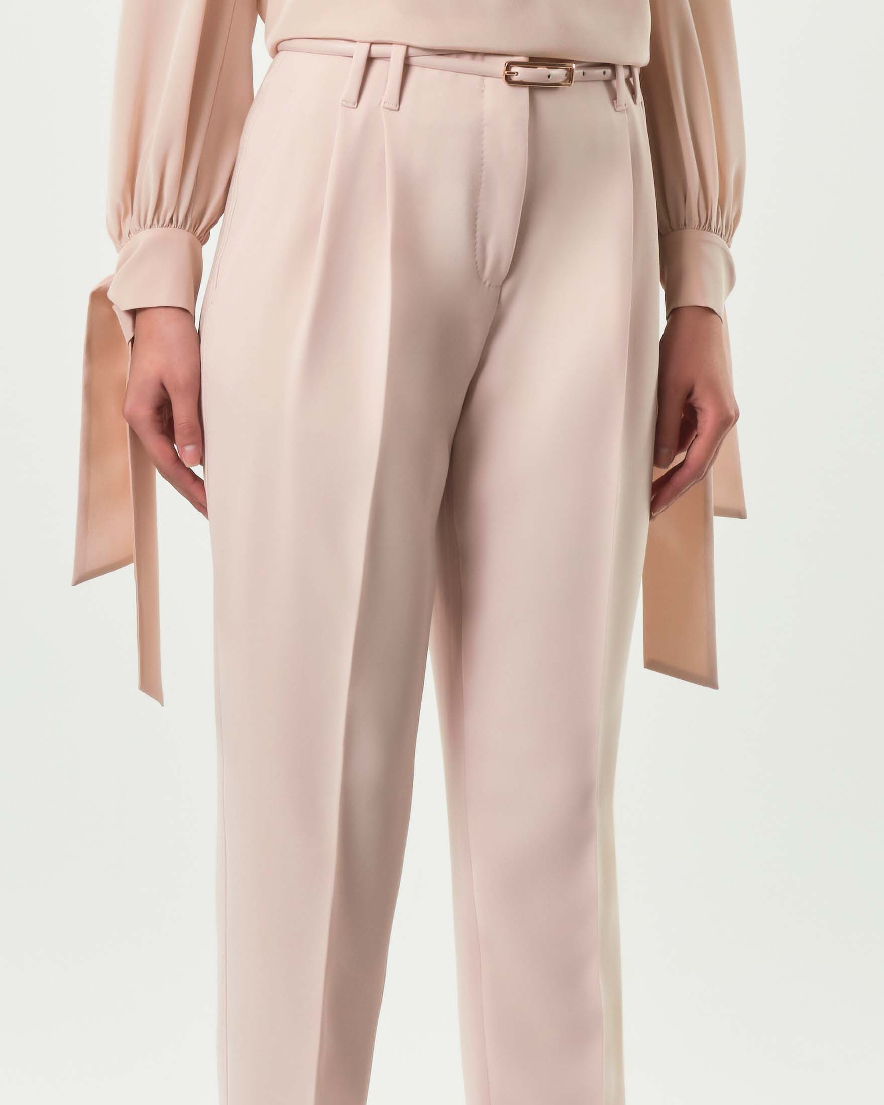 Pantaloni rosa cipria in cady Max Mara Studio con pinces e cintura in vita in similpelle image