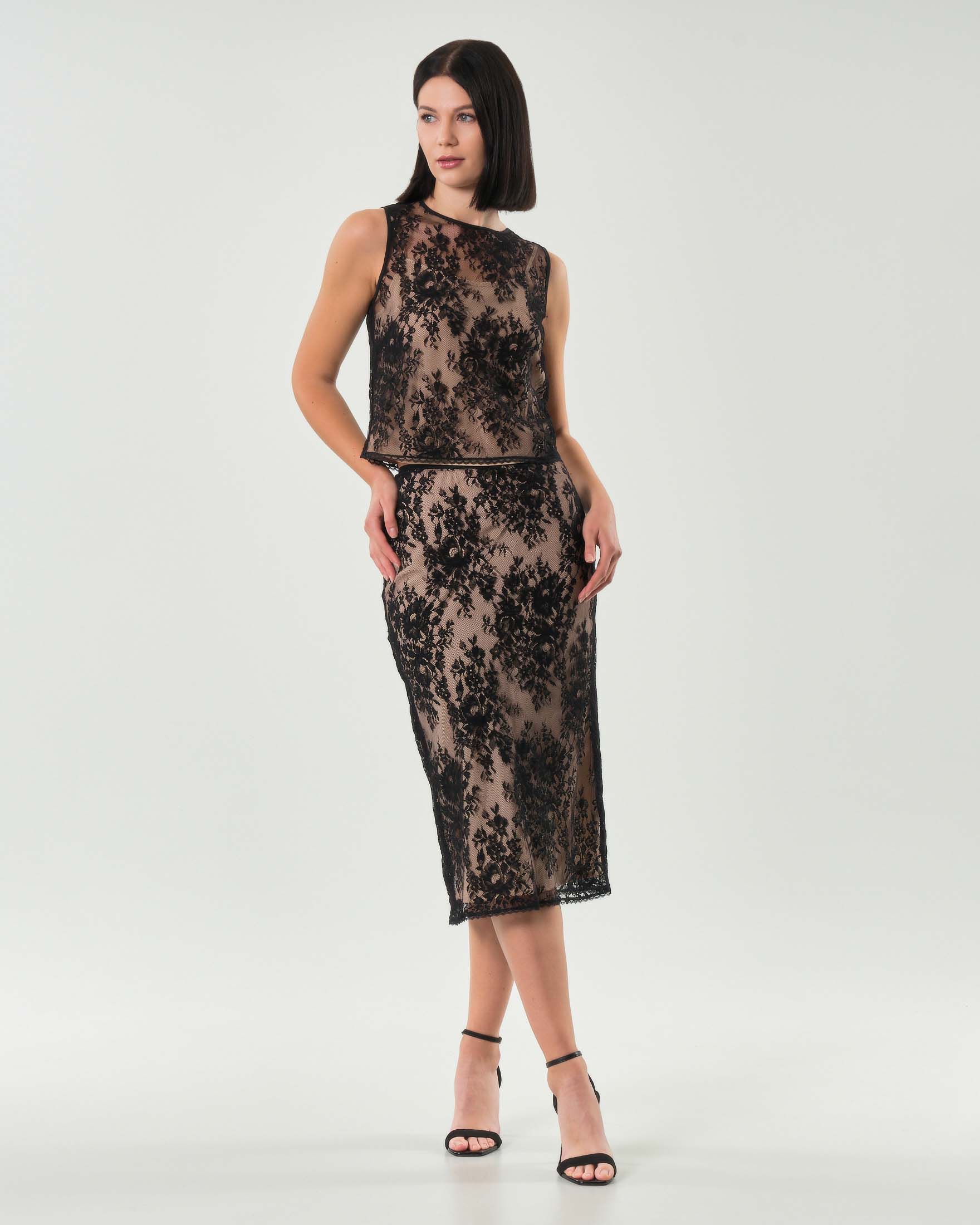 Top nero in pizzo Max Mara Studio senza maniche effetto semi trasparente image