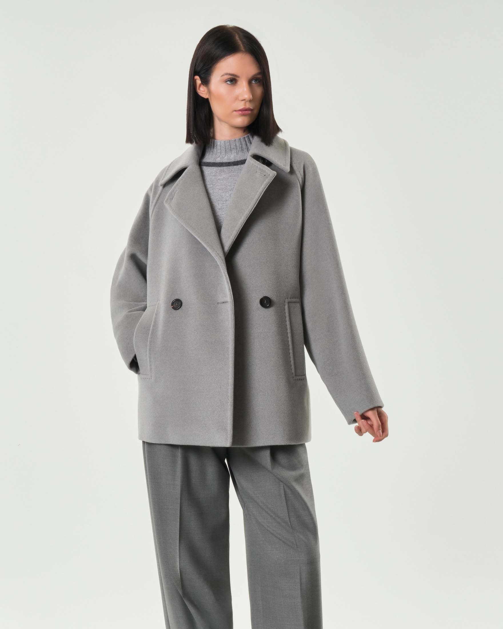 Cappotto grigio doppiopetto Max Mara Studio oversize in beaver di pura lana con scollo a rever