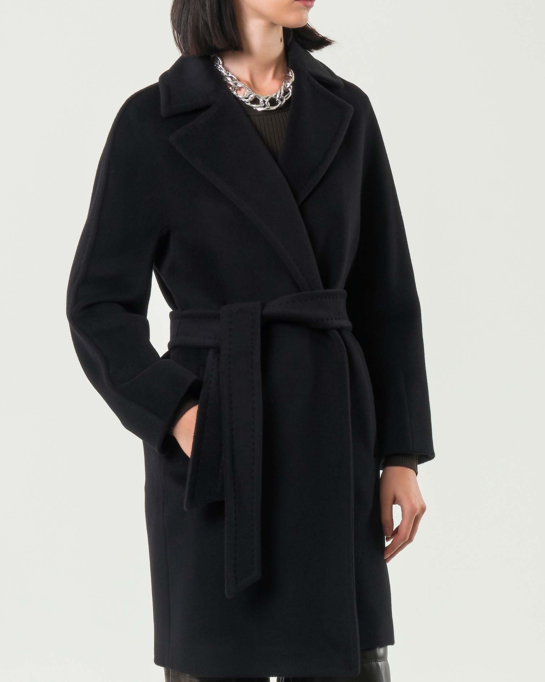 Cappotto nero Max Mara Studio in beaver di lana con dettagli sartoriali e cintura in vita image