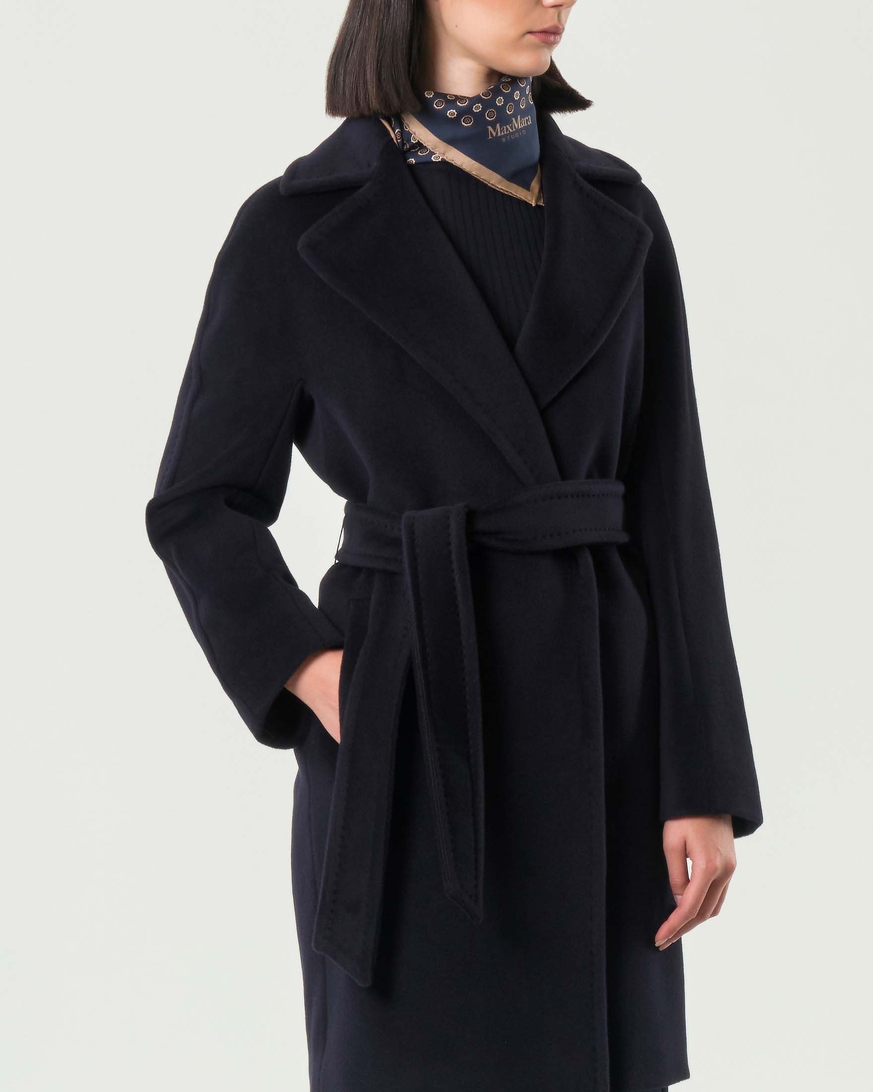 Cappotto blu Max Mara Studio in beaver di lana con dettagli sartoriali e cintura in vita image