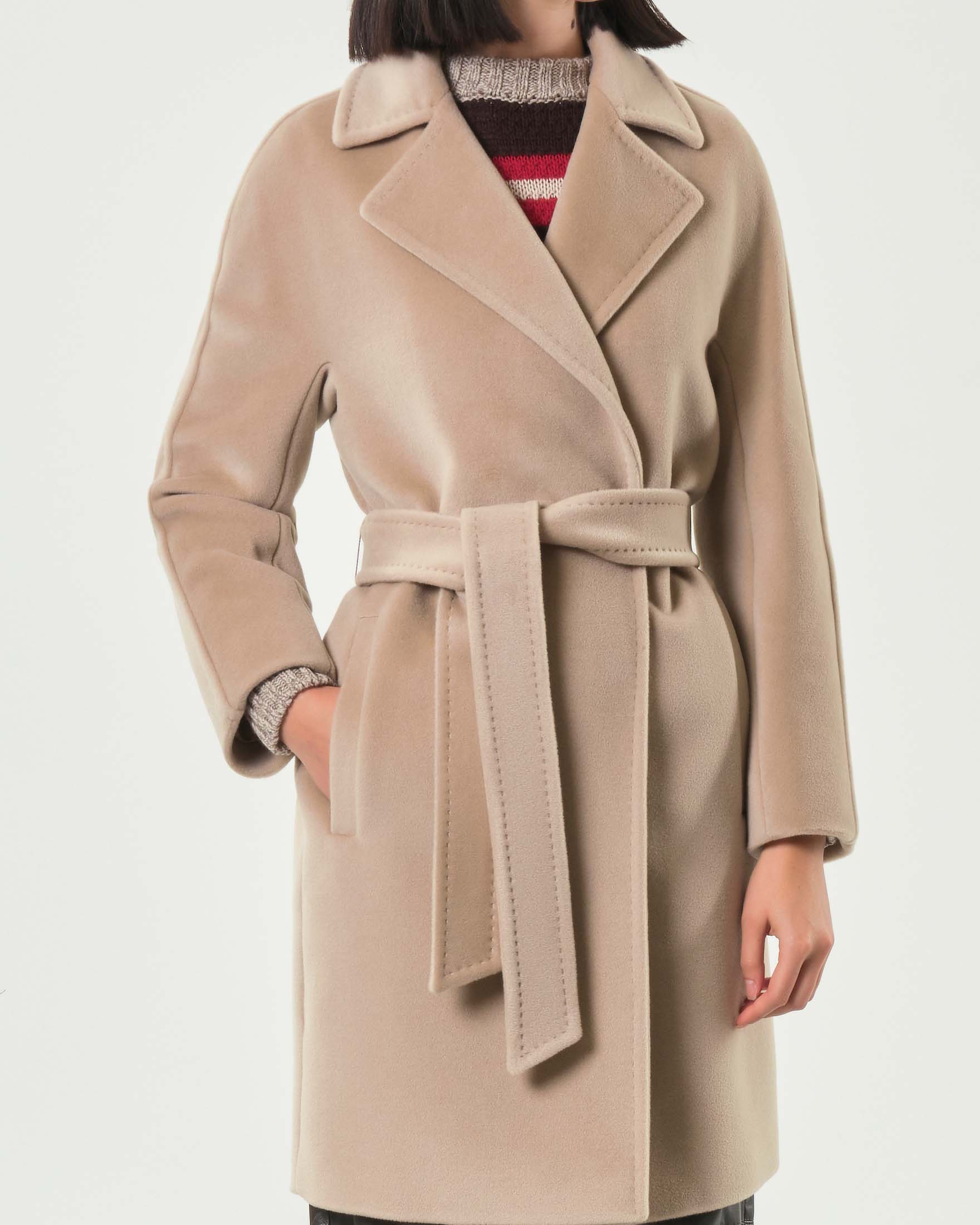 Cappotto color sabbia Max Mara Studio in beaver di lana con dettagli sartoriali e cintura in vita image