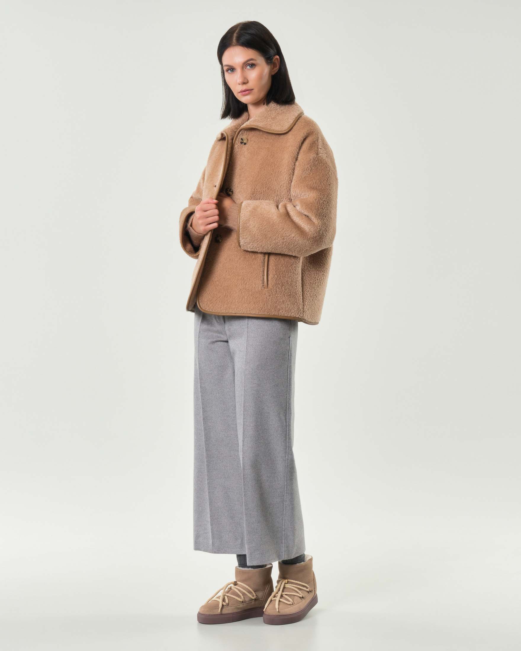 Giubbino imbottito color cammello in spazzolino di alpaca Max Mara Studio con colletto a camicia