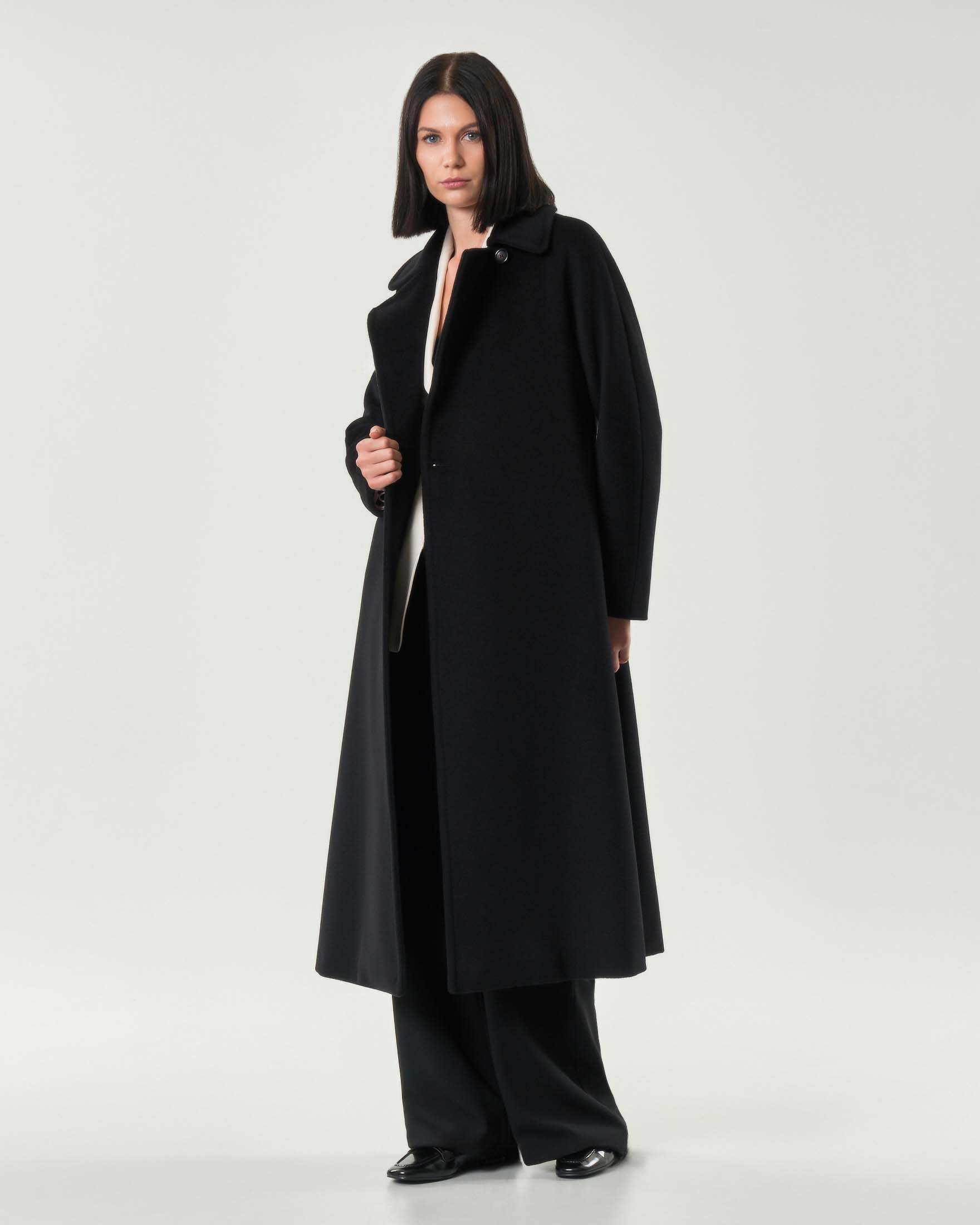 MAX MARA - STUDIO — Cappotto lungo nero a vestaglia Max Mara Studio in beaver in pura lana vergine con scollo a rever