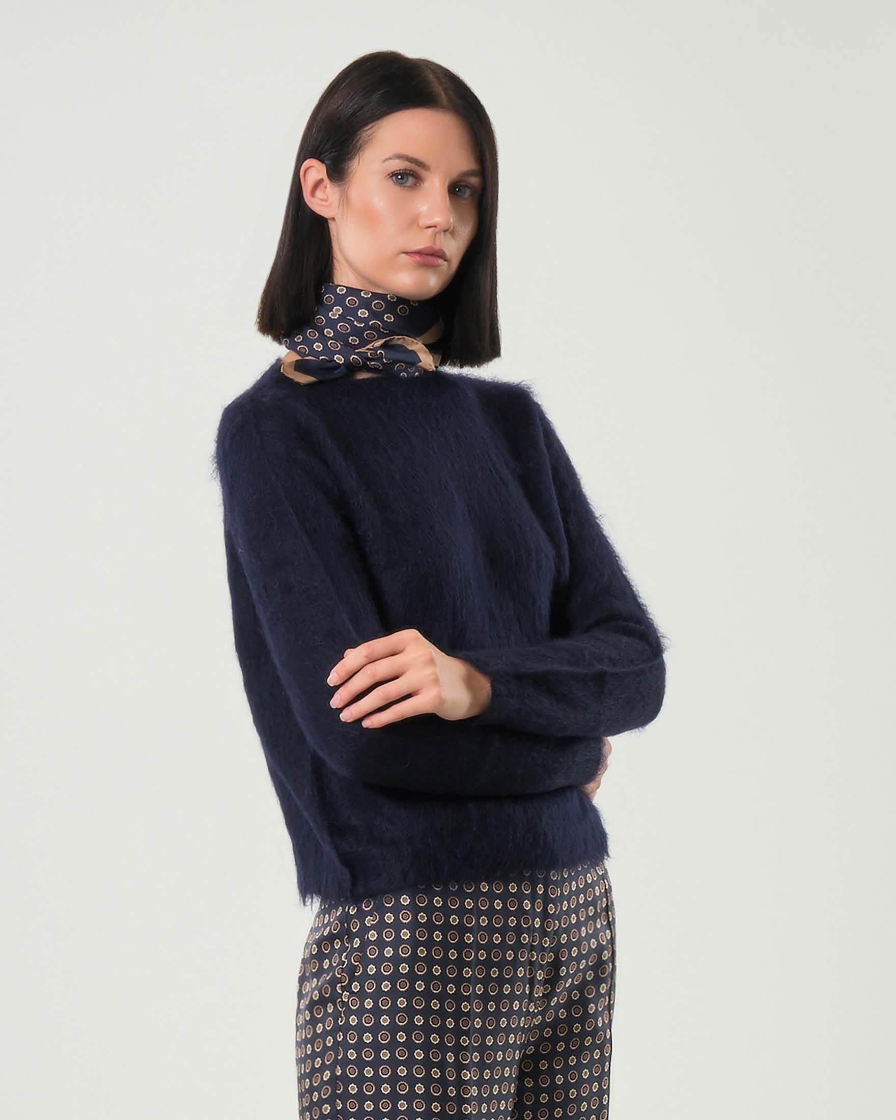 Maglia blu girocollo Max Mara Studio in filato cardato di misto mohair