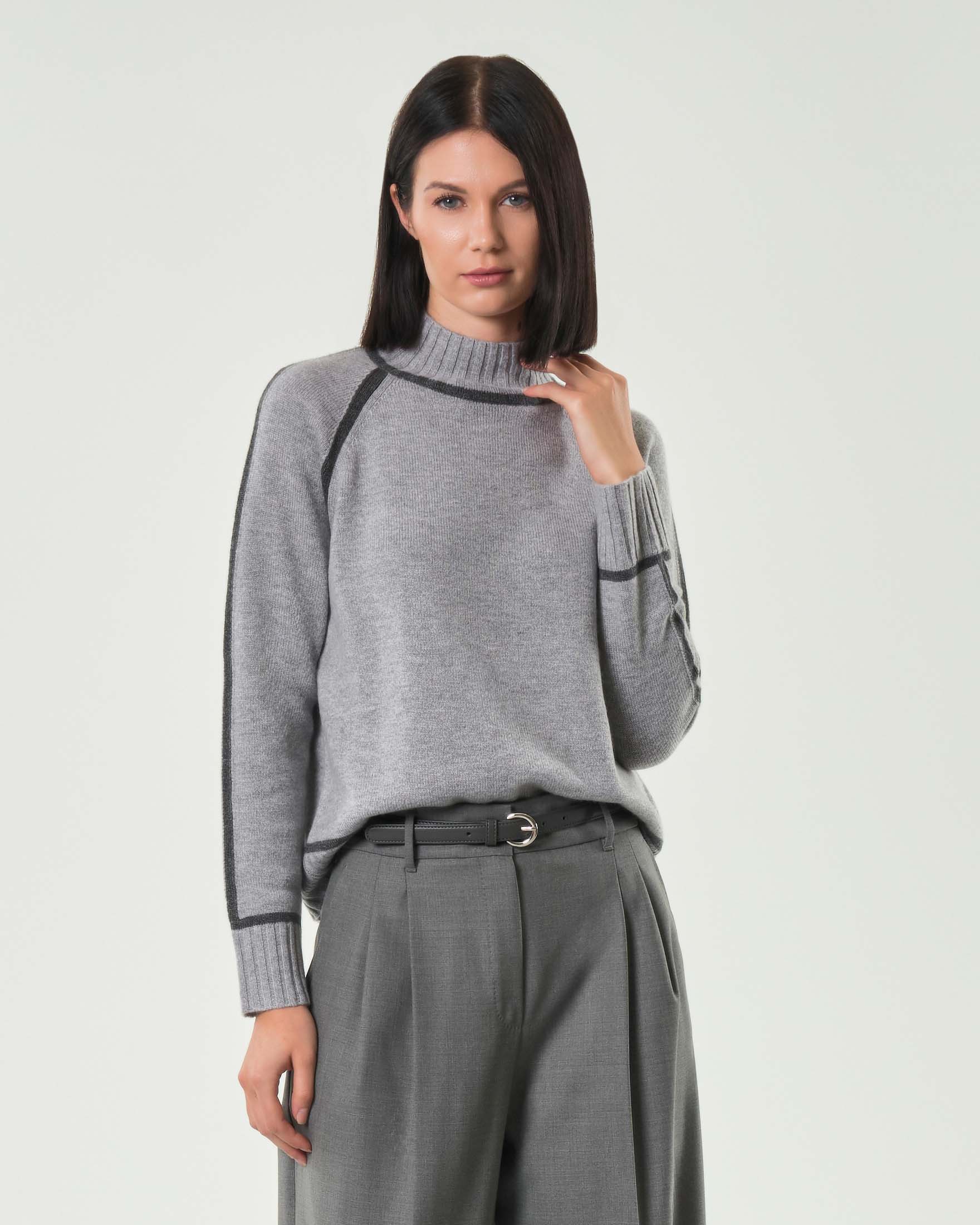 Dolcevita grigio perla Studio in lana e cashmere con profili a contrasto di colore