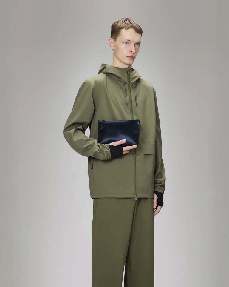 Cosmetic Bag Rains blu elettrico in tessuto tecnico con logo frontale impresso e chiusura a cerniera image