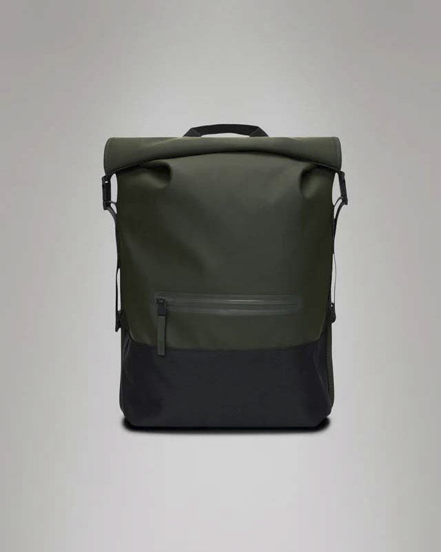 Zaino Rains Trail Rolltop verde militare in tessuto tecnico impermeabile effetto gommato con inserto in tessuto