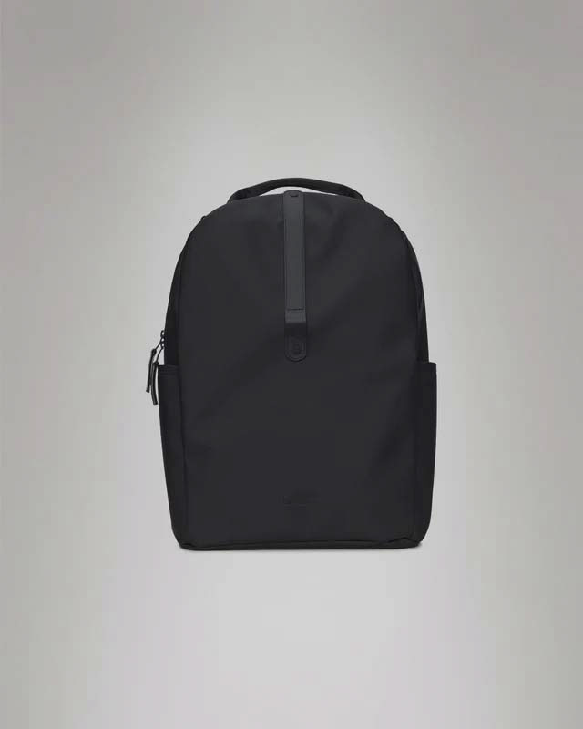 Zaino Clip Front Backpack Rains nero in tessuto tecnico impermeabile effetto gommato