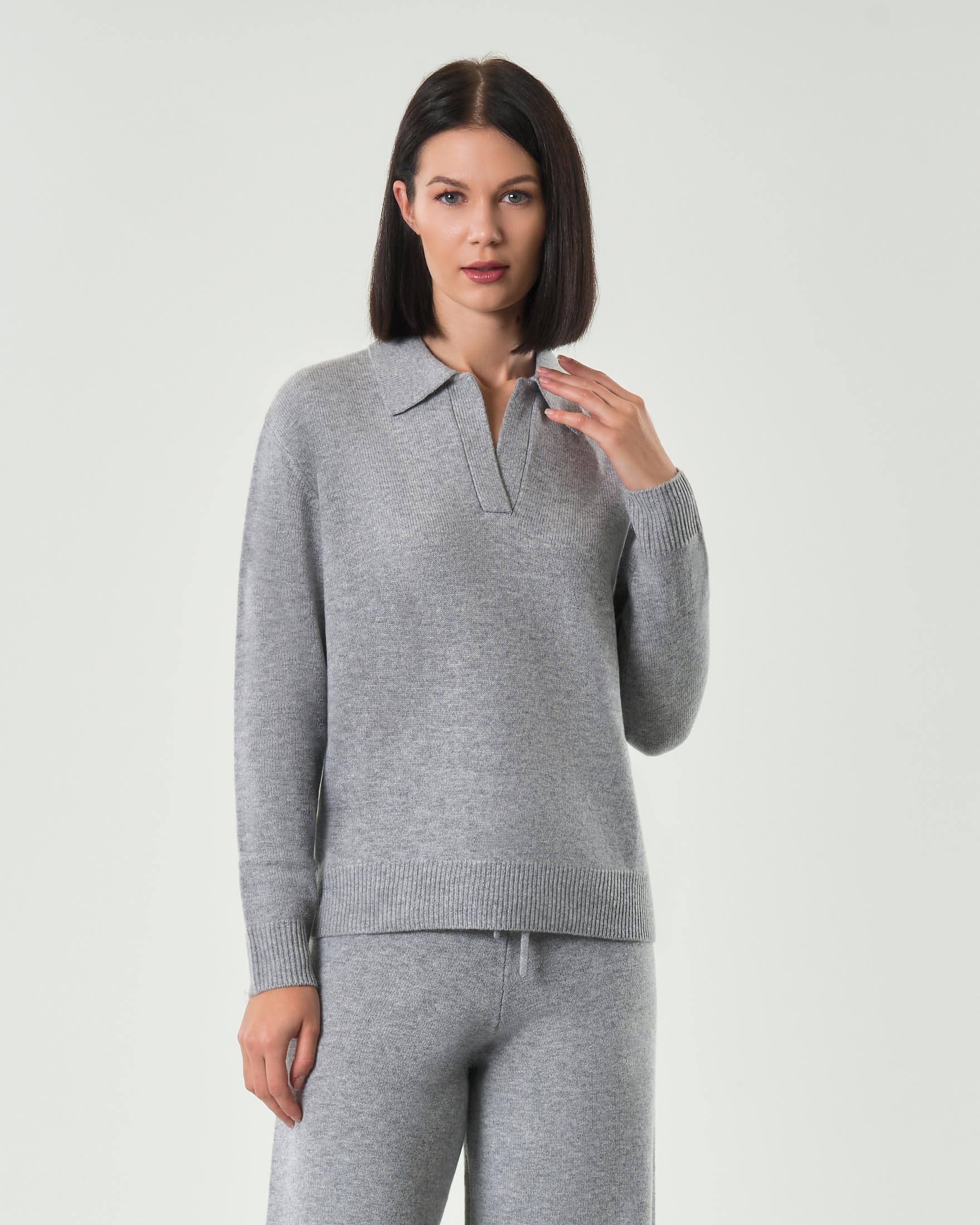 Maglia grigio melange MC2 Saint Barth in lana e cashmere con colletto a polo e apertura a V con scritta logo ricamata