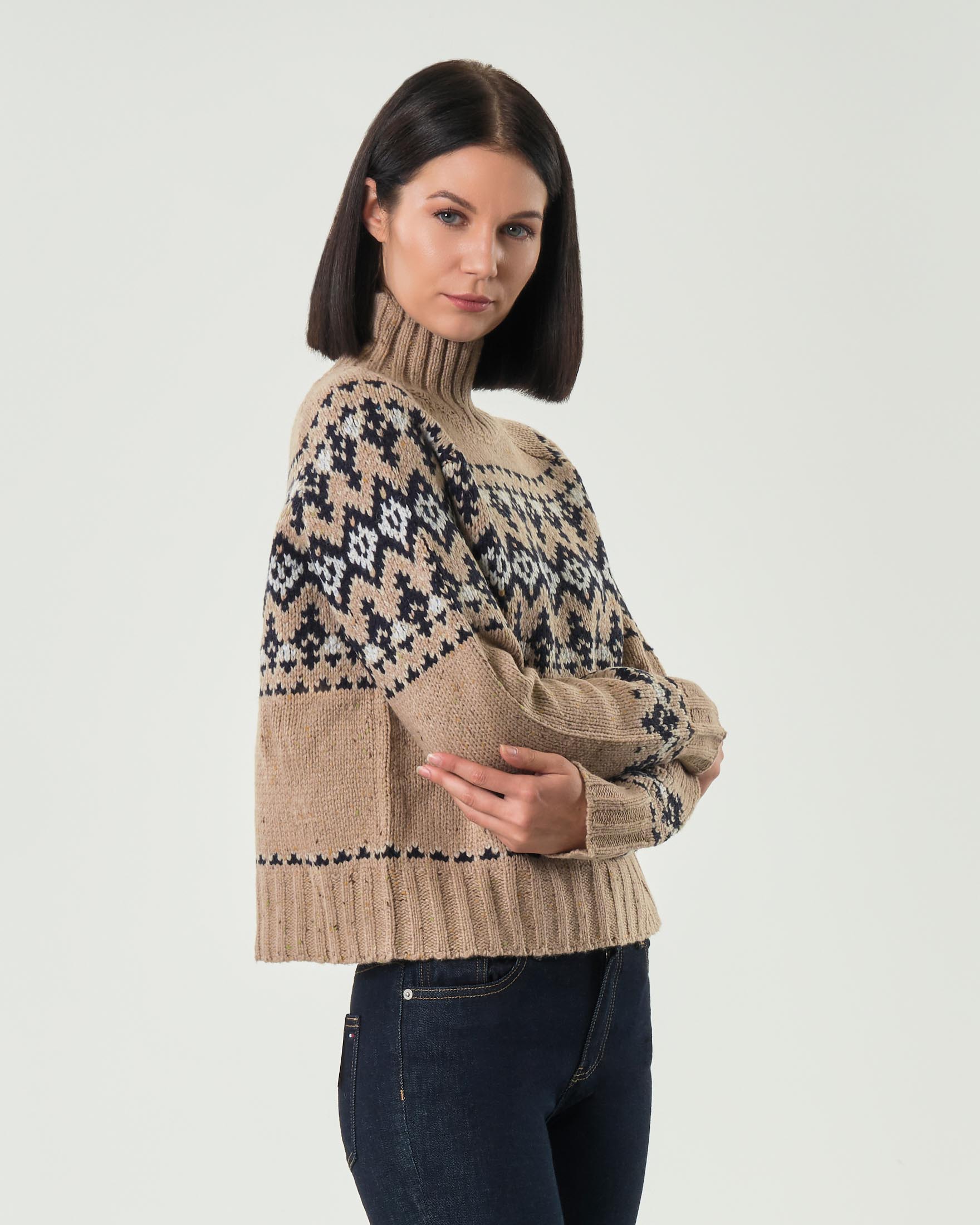 Maglia beige MC2 Saint Barth a collo alto in misto lana con motivo jacquard novergese blu