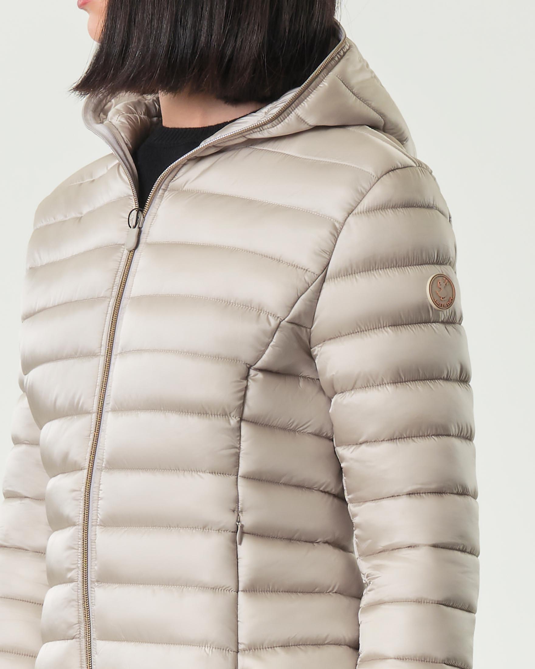 Piumino leggero greige Save the duck modello Alexis in tessuto effetto raso con cappuccio fisso image