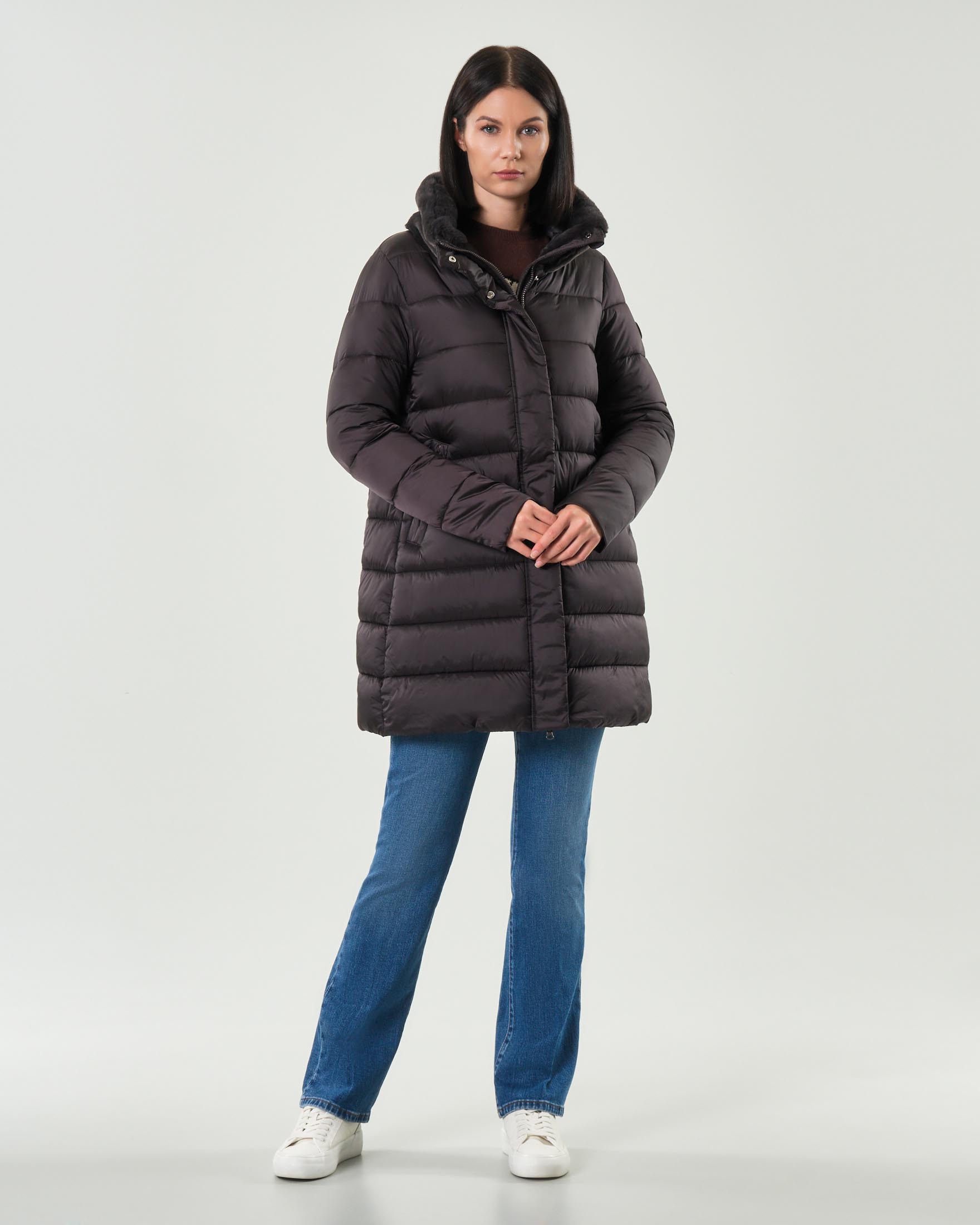 Piumino midi testa moro Save the duck modello Dalea imbottito con collo in piedi profilato in ecopelliccia tono su tono