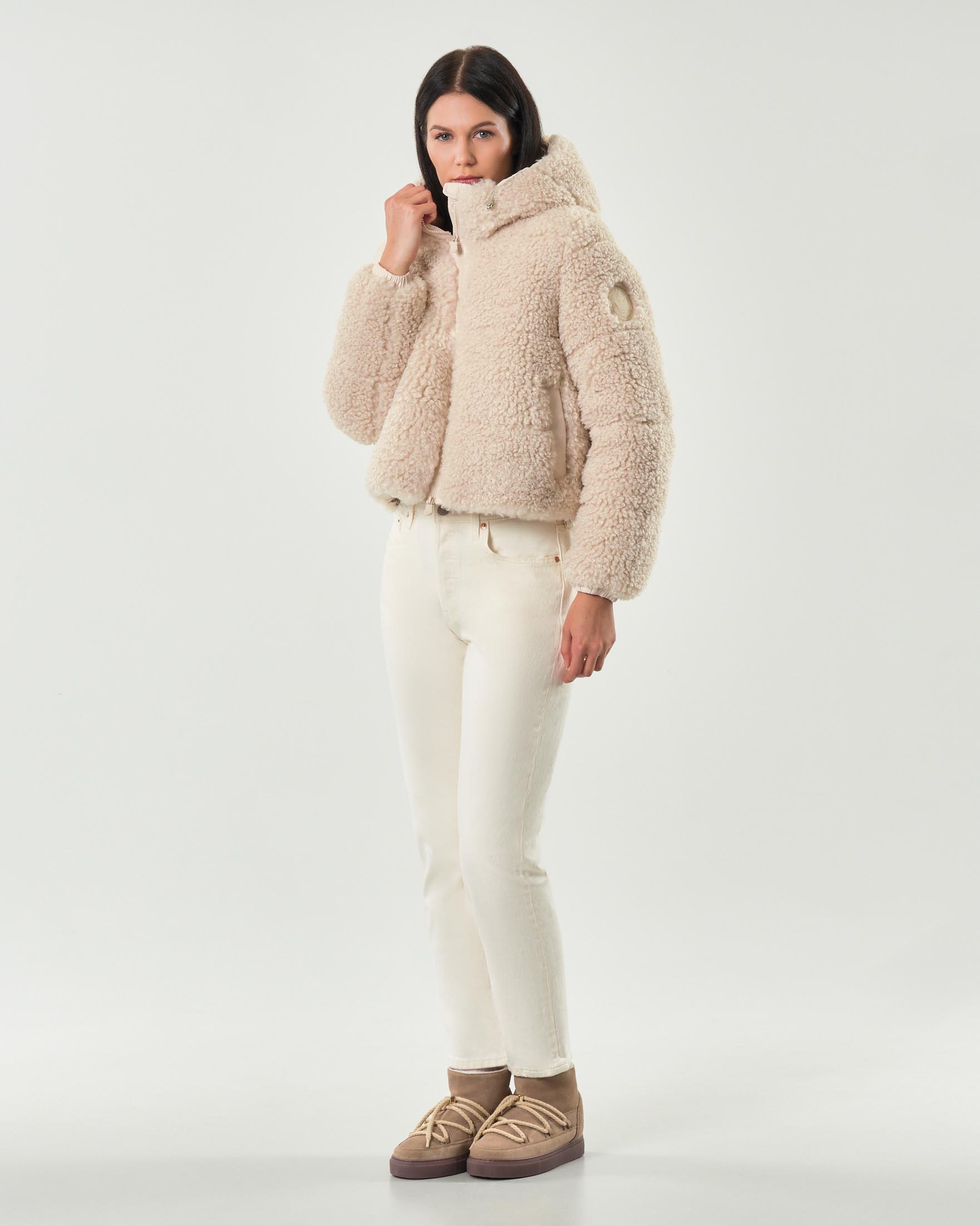 Bomber avorio modello Kennie Save the duck in ecopelliccia effetto shearling con collo alto