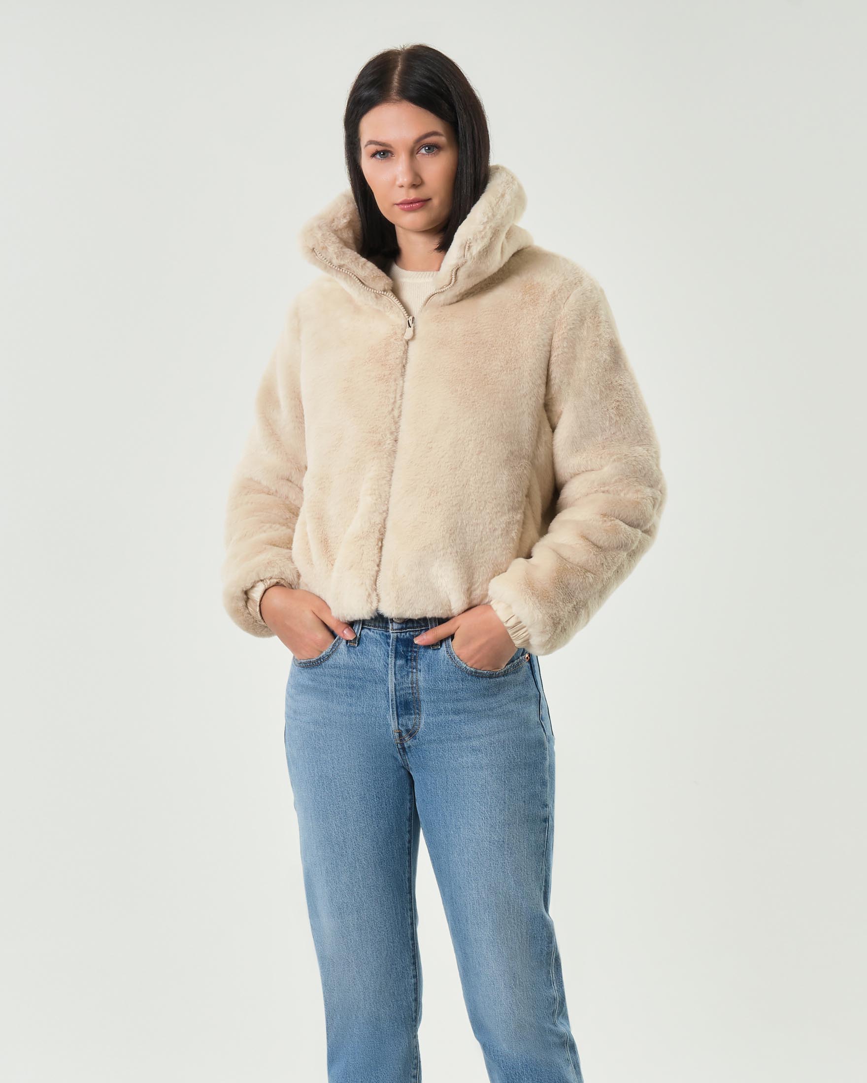 Ecopelliccia color avorio modello Jeon Save the duck con collo alto in piedi