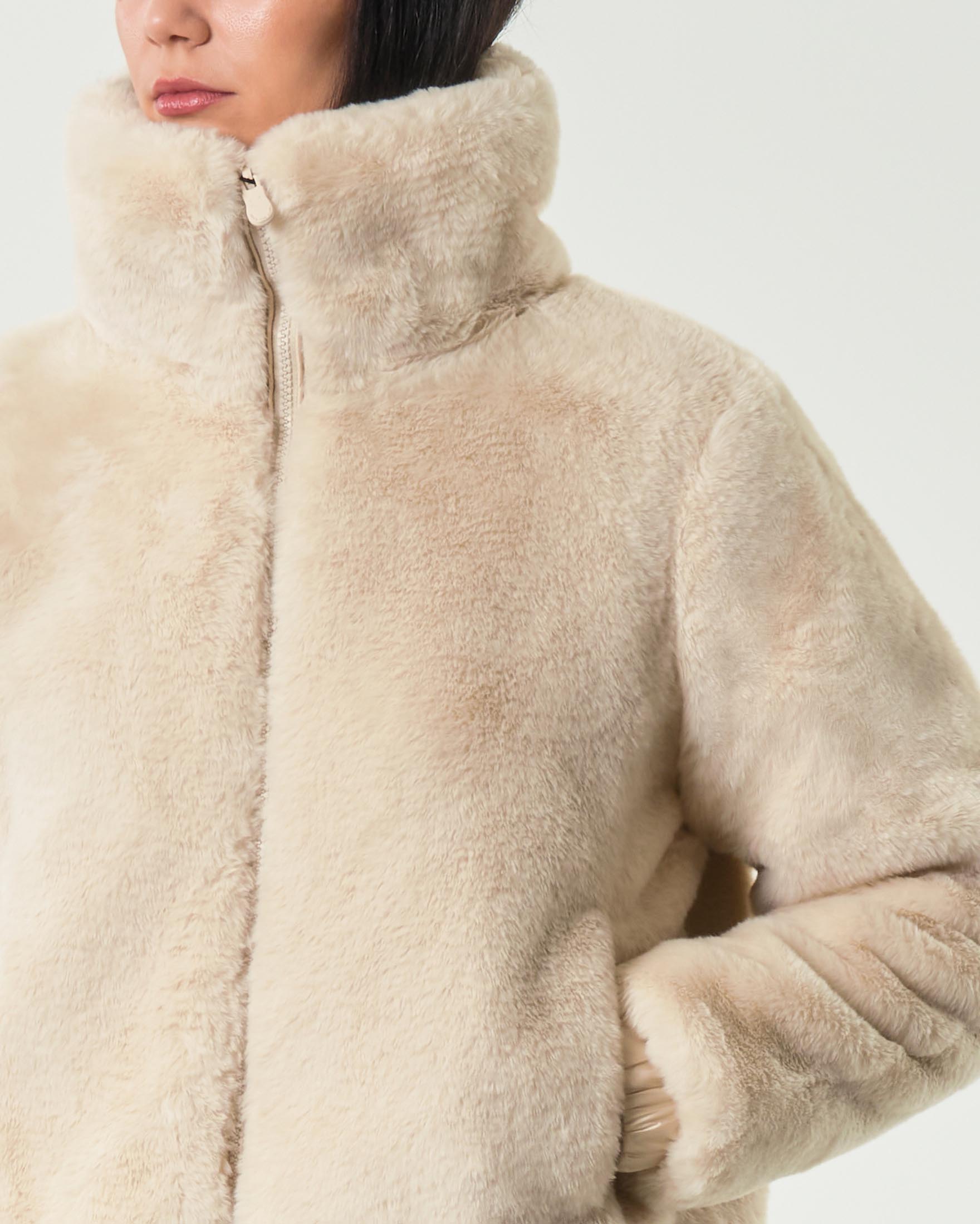 Ecopelliccia color avorio modello Jeon Save the duck con collo alto in piedi image