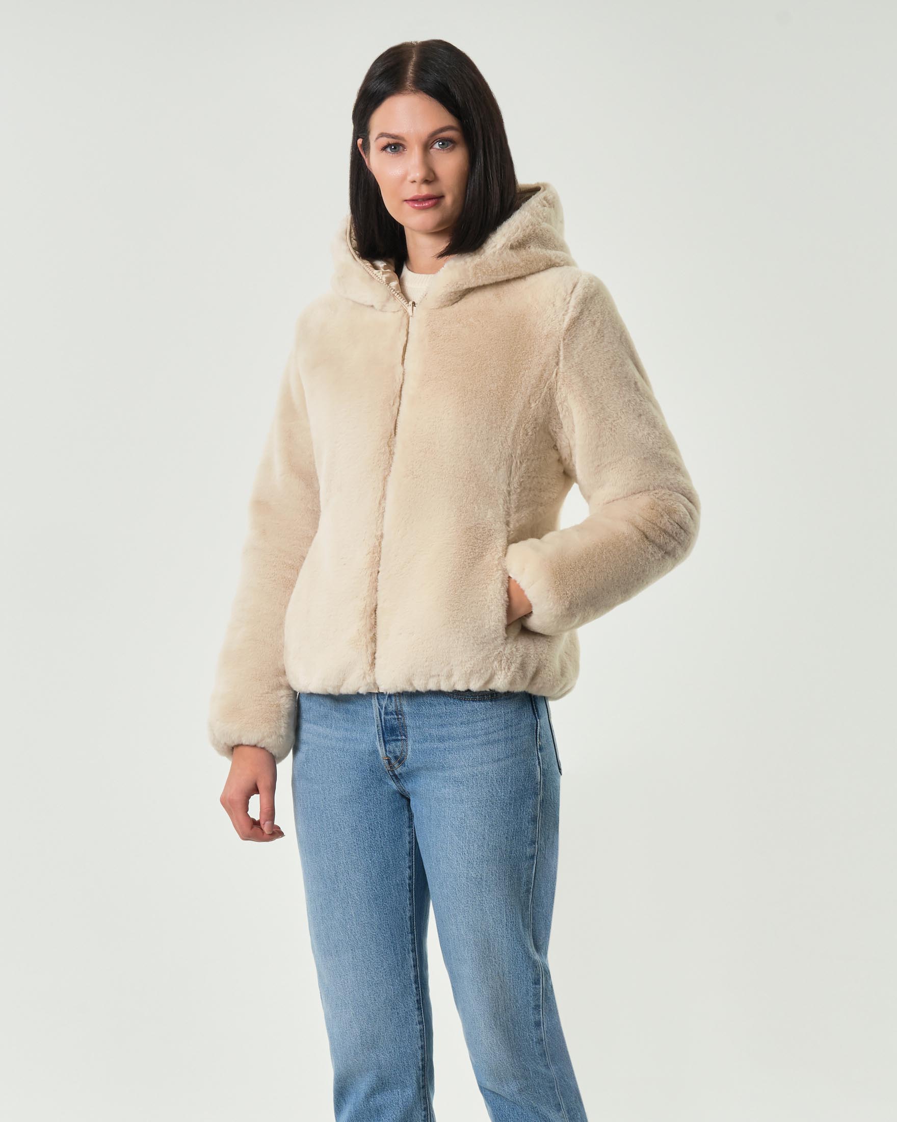 Ecopelliccia color avorio modello Laila Save the duck con cappuccio ed elastico inserito al fondo