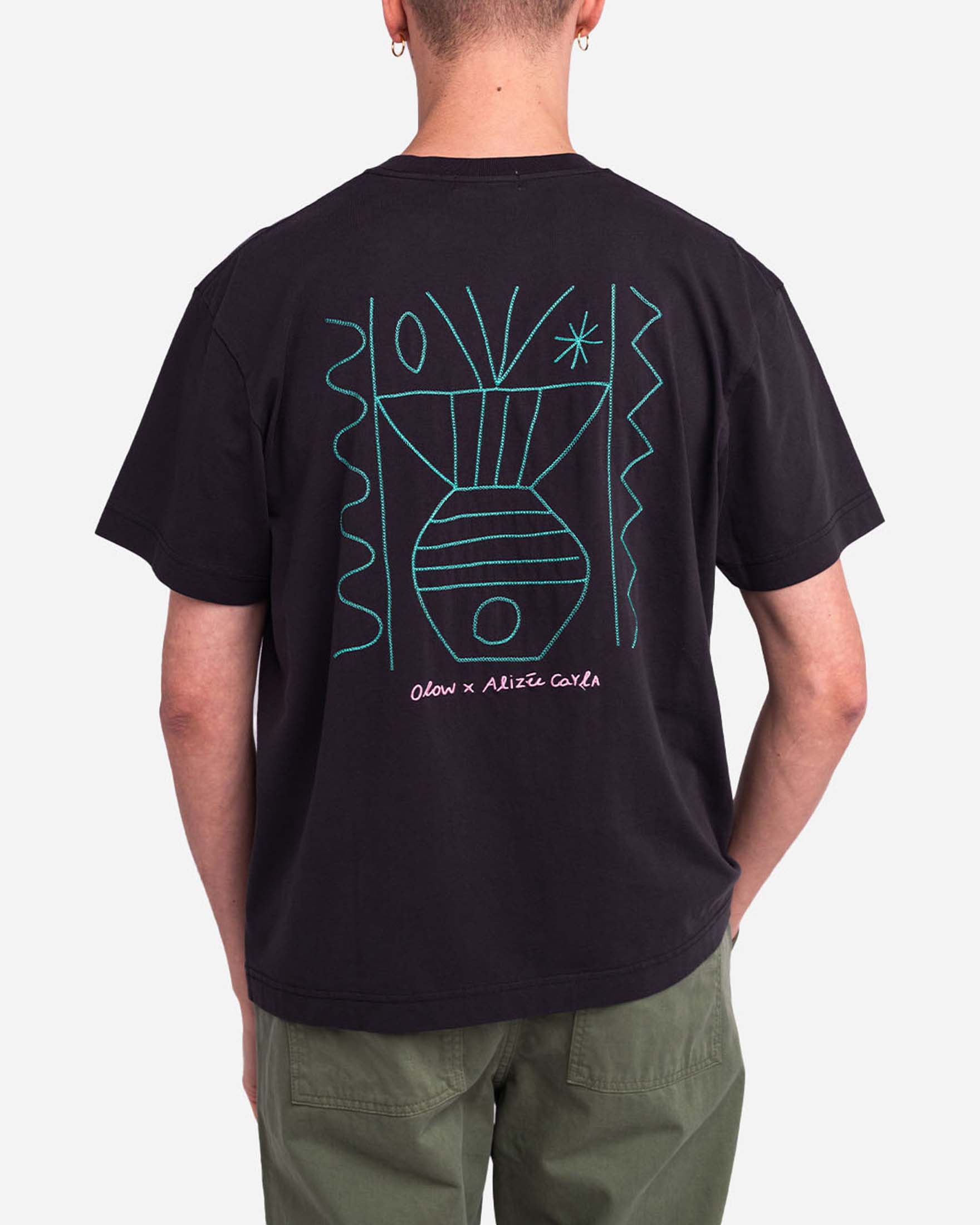 T-shirt mezza manica Olow nera con ricamo fronte e retro dell'artista Alizée Cayla image