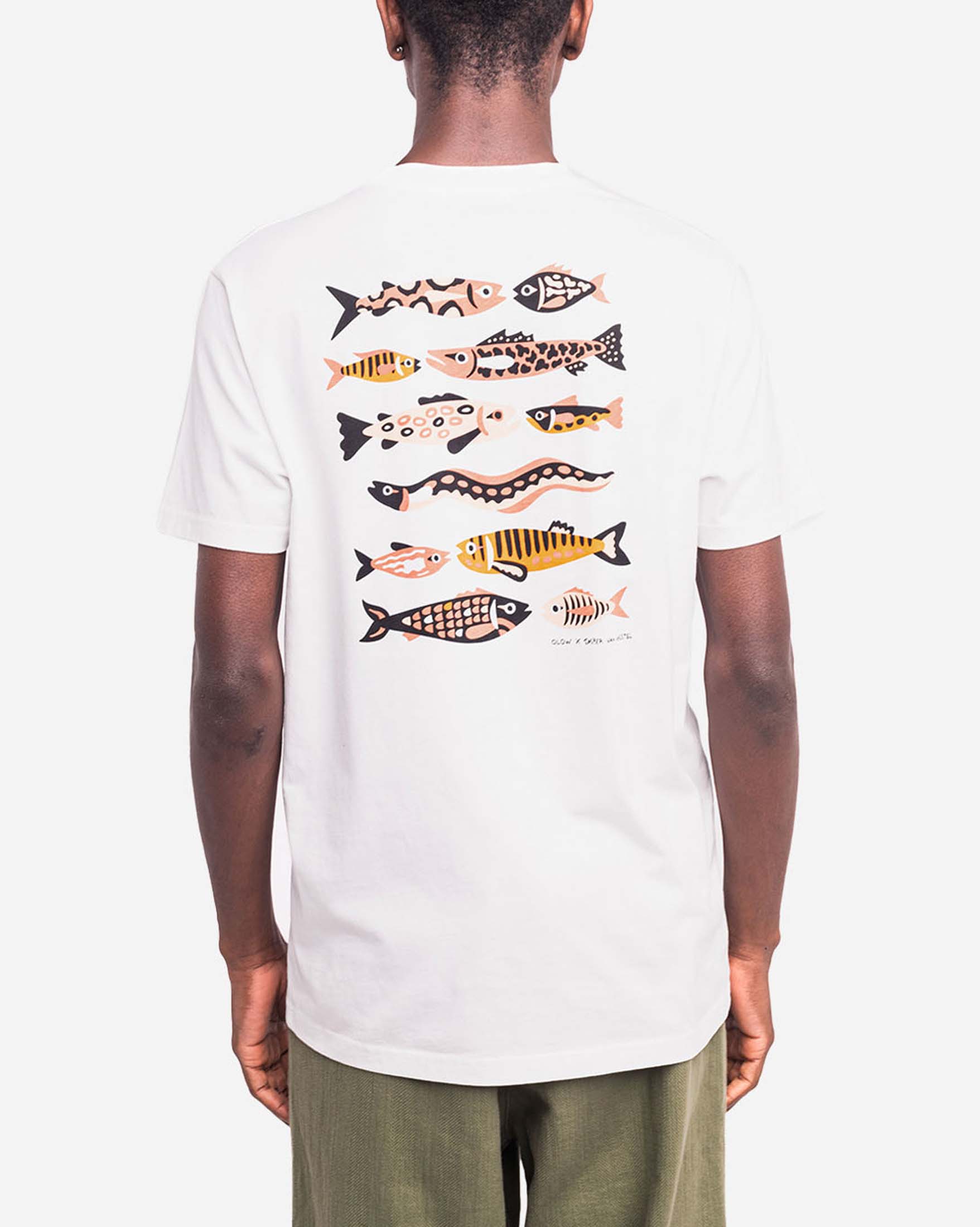 T-shirt mezza manica Olow bianca con ricamo pesci fronte e retro dell'artista Jasper Van Gestel image