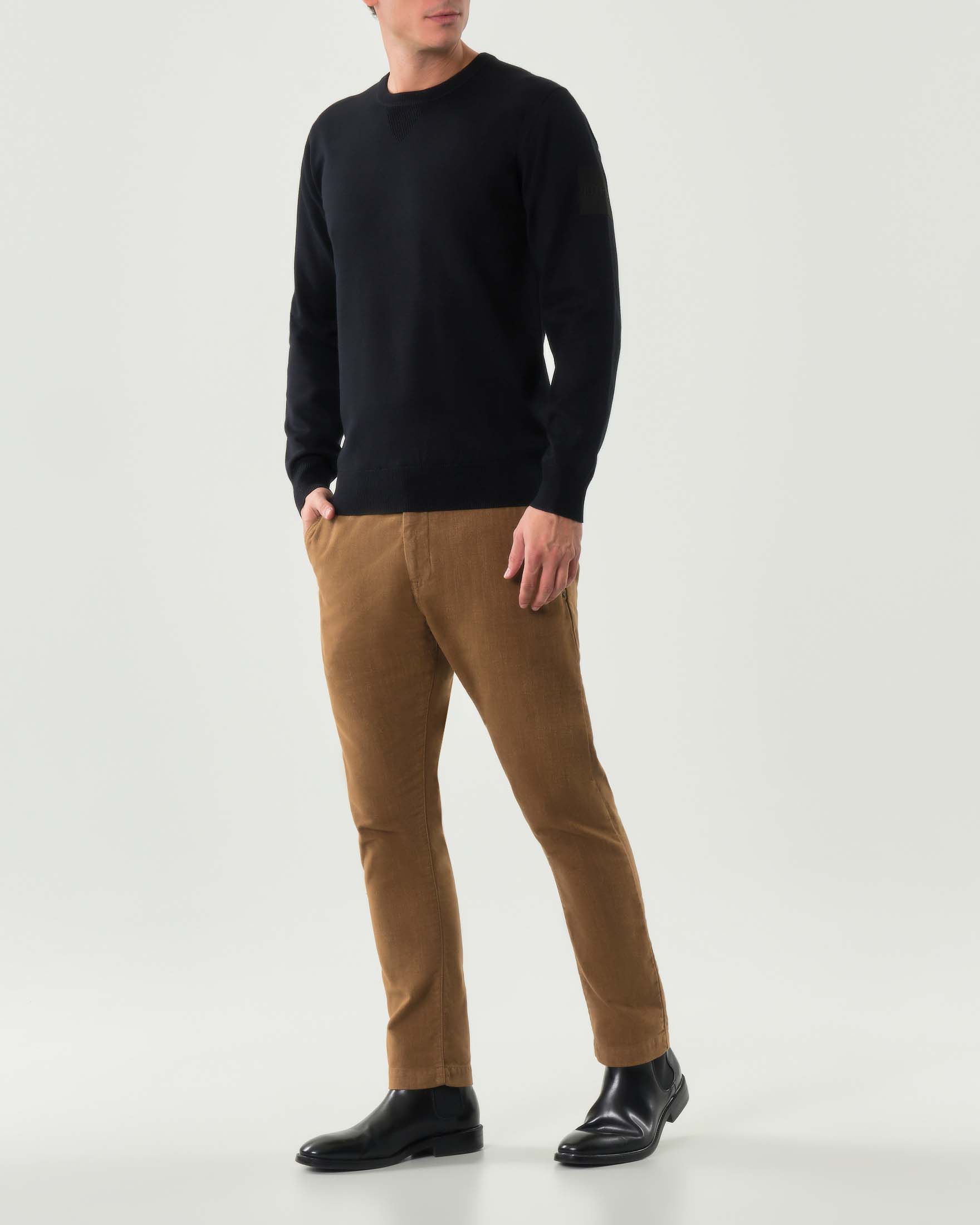 Maglia girocollo Outhere nera in misto rayon