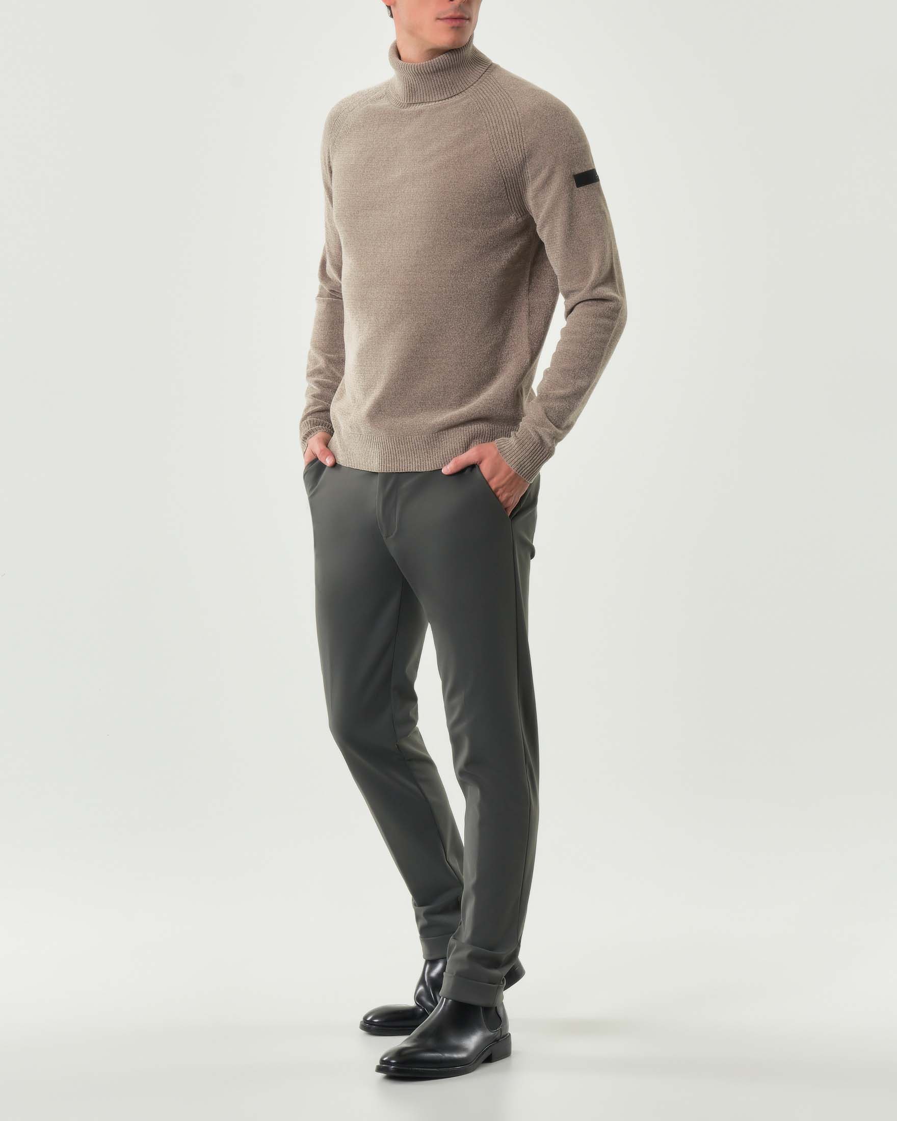 Dolcevita R.R.D. noce Velvet Turtleneck Knit in ciniglia con maniche raglan