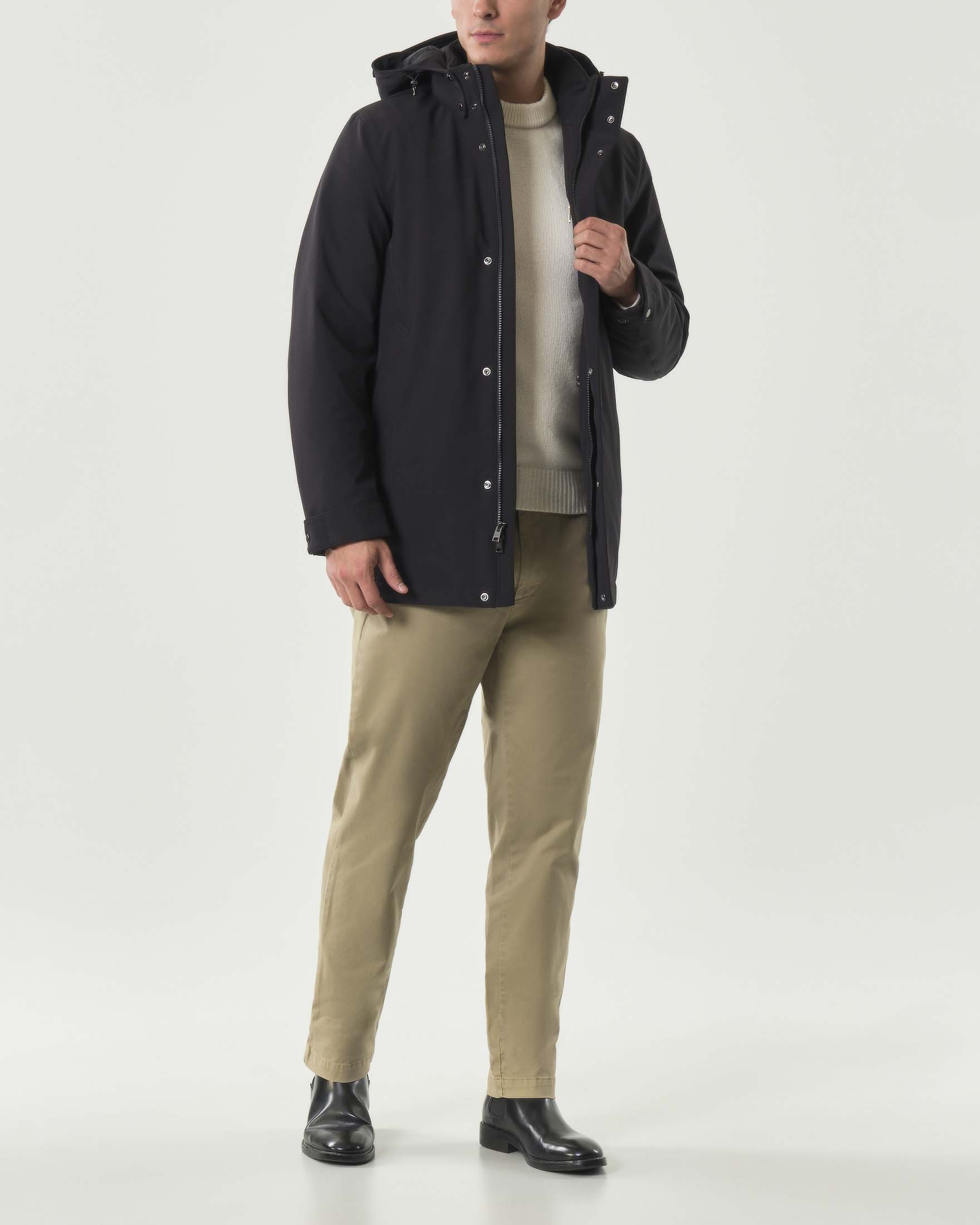 Parka Woolrich Barrow nero in Tech Softshell con cappuccio staccabile