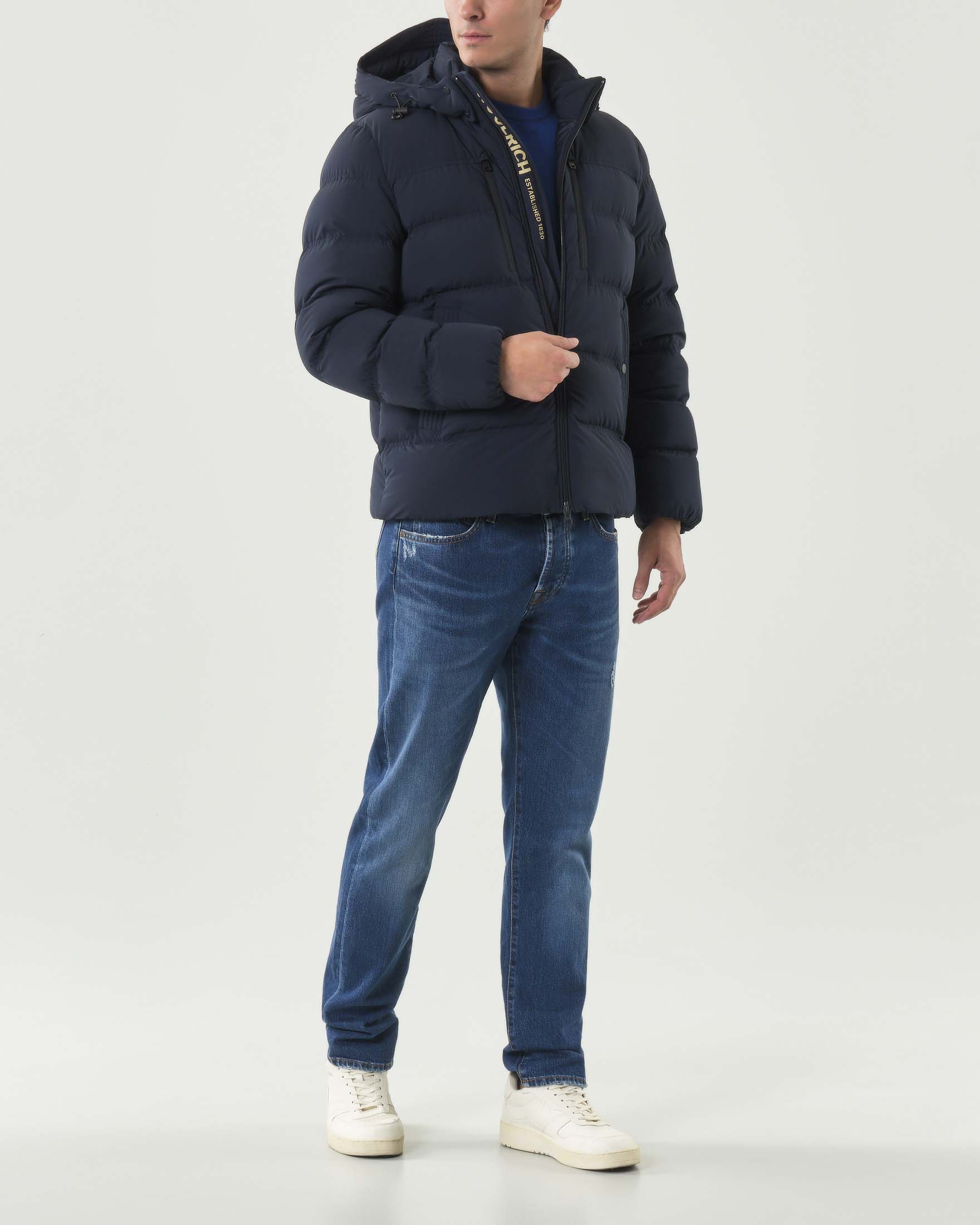 Piumino Matt Woolrich blu in nylon stretch opaco con cappuccio staccabile
