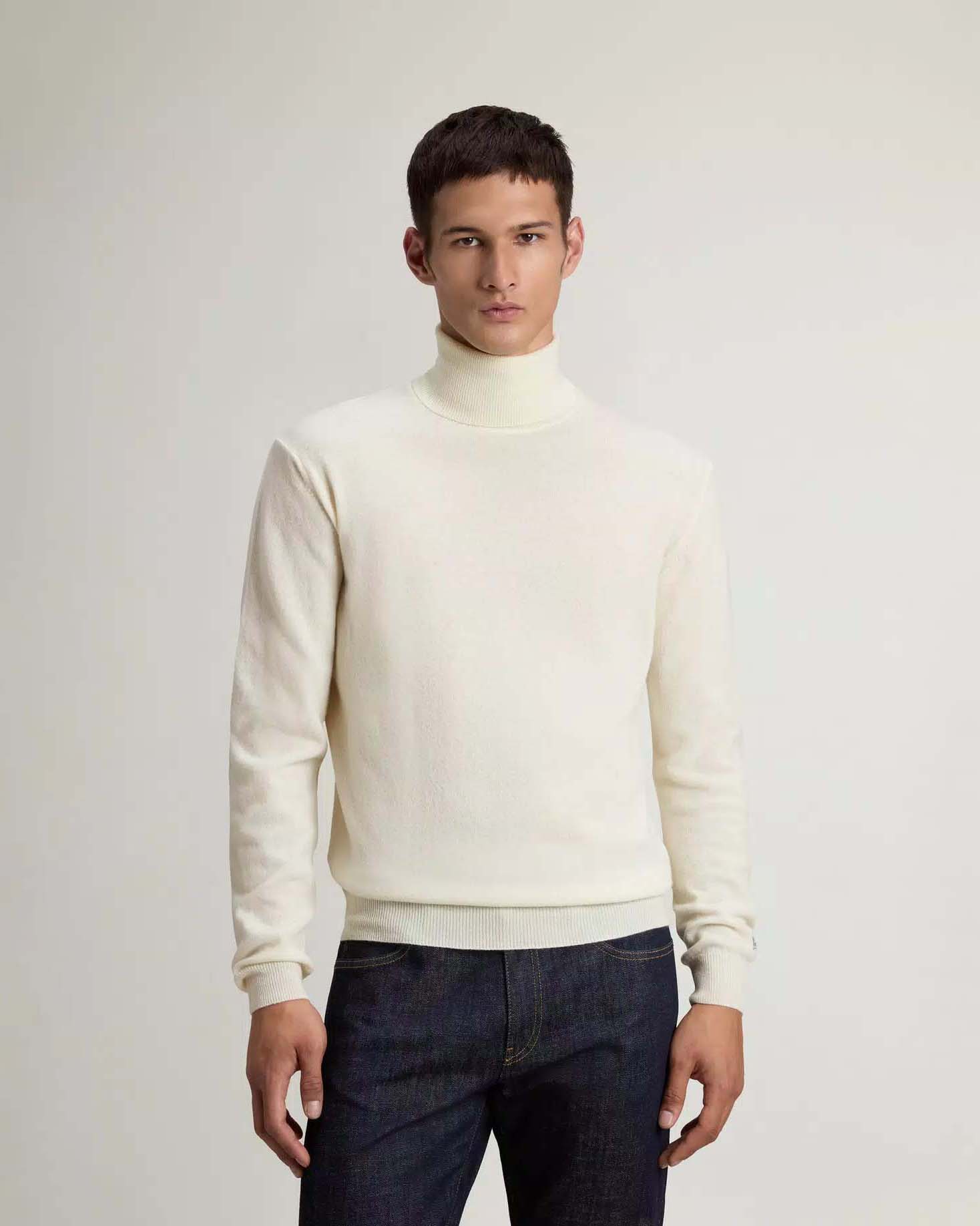 Dolcevita Woolrich panna in lambswool di pura lana con logo ricamato sul polso