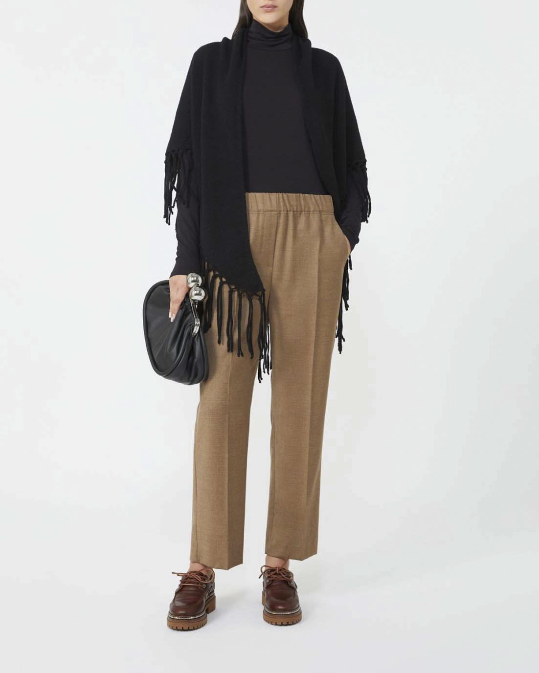 Scialle in lana Weekend Max Mara nero con frange applicate al fondo