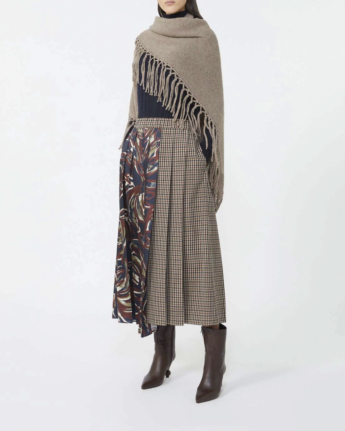 Scialle in lana Weekend Max Mara color noce melange con frange applicate al fondo