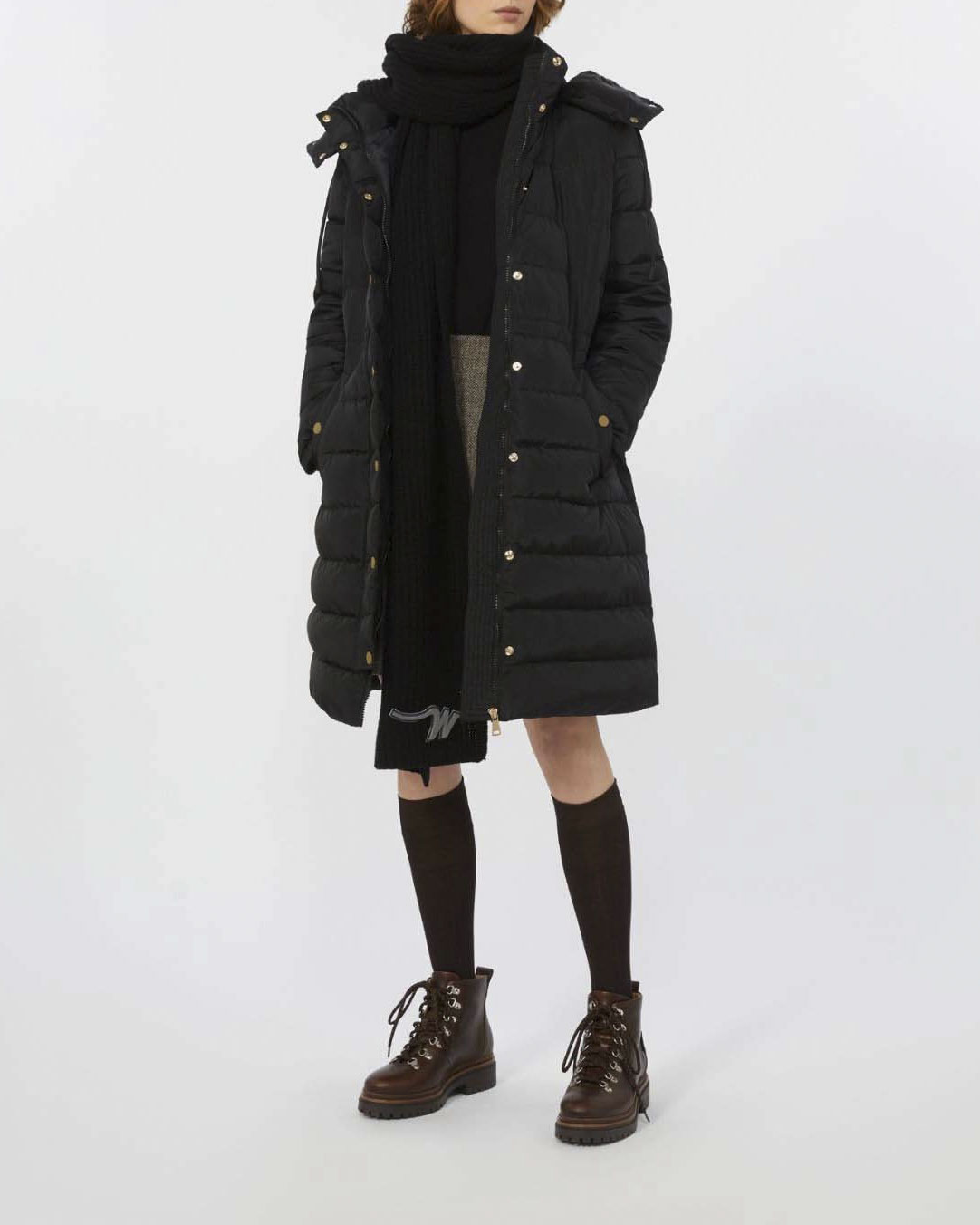 Piumino nero Weekend Max Mara in taffetà di nylon antigoccia  con cappuccio staccabile