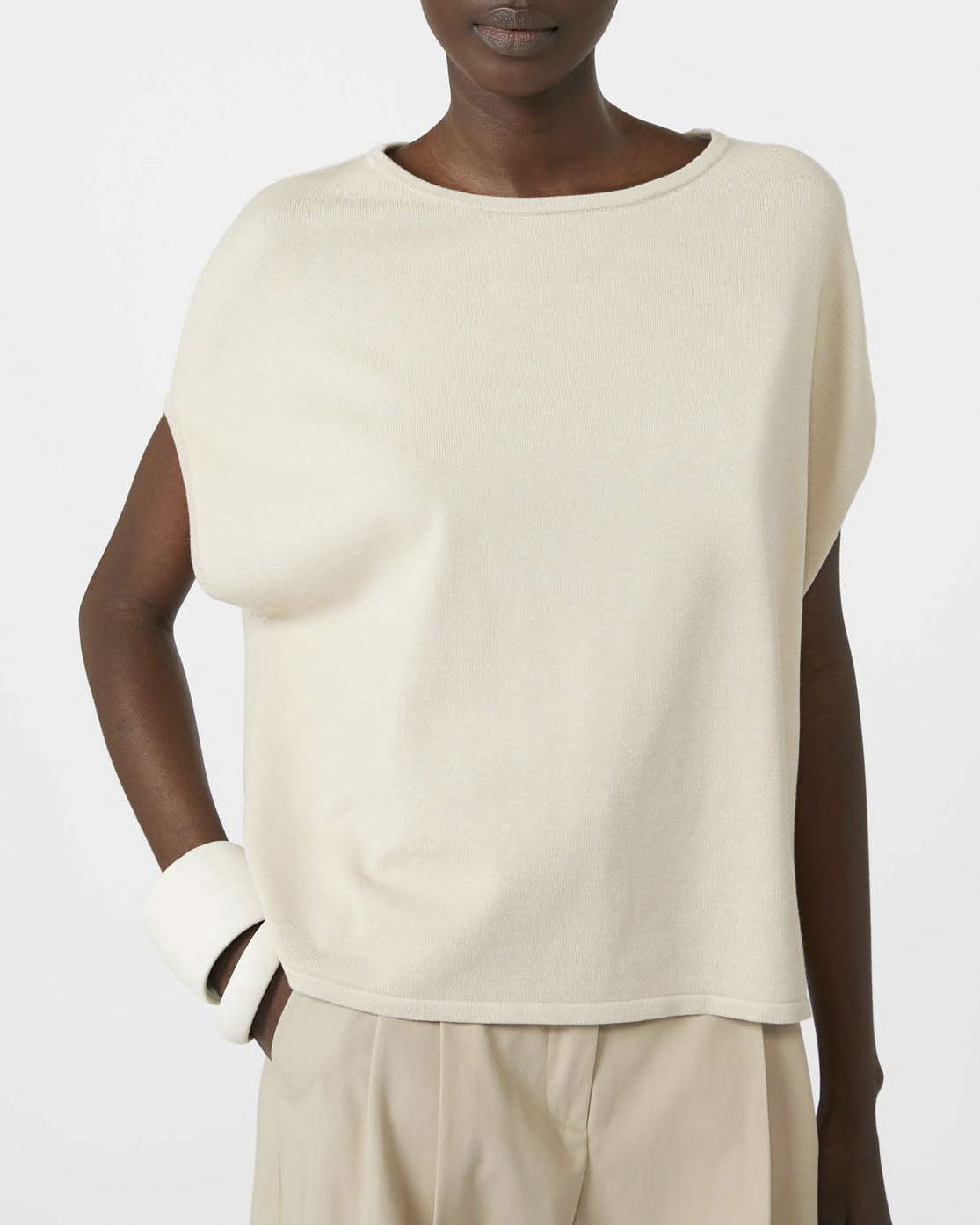 Maglia beige Weekend Max Mara in maglia unita di misto viscosa con maniche ad aletta