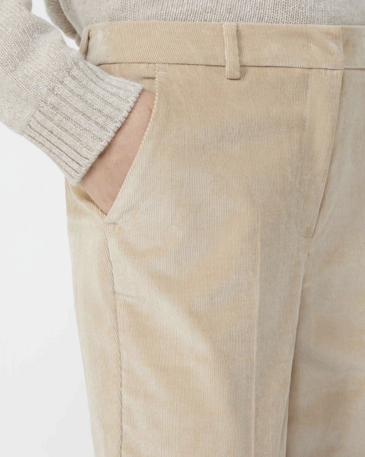 Pantaloni color gesso in velluto di cotone 1000 righe Weekend Max Mara flare al fondo