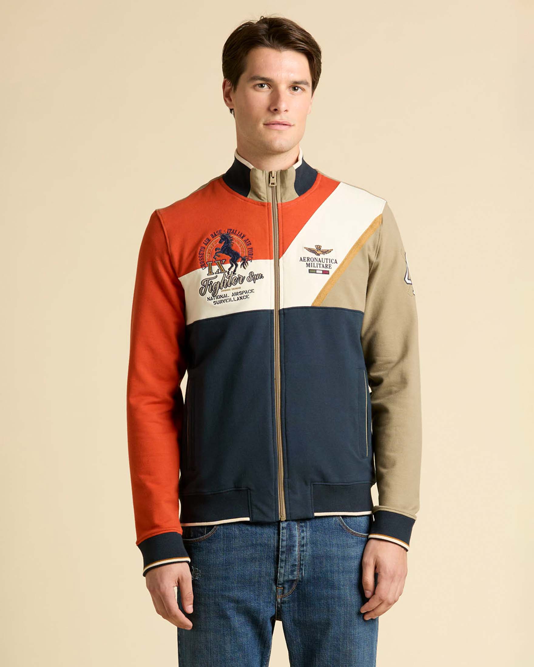 Felpa Aeronautica Militare color block arancio blu e beige in cotone elasticizzato con ricamo