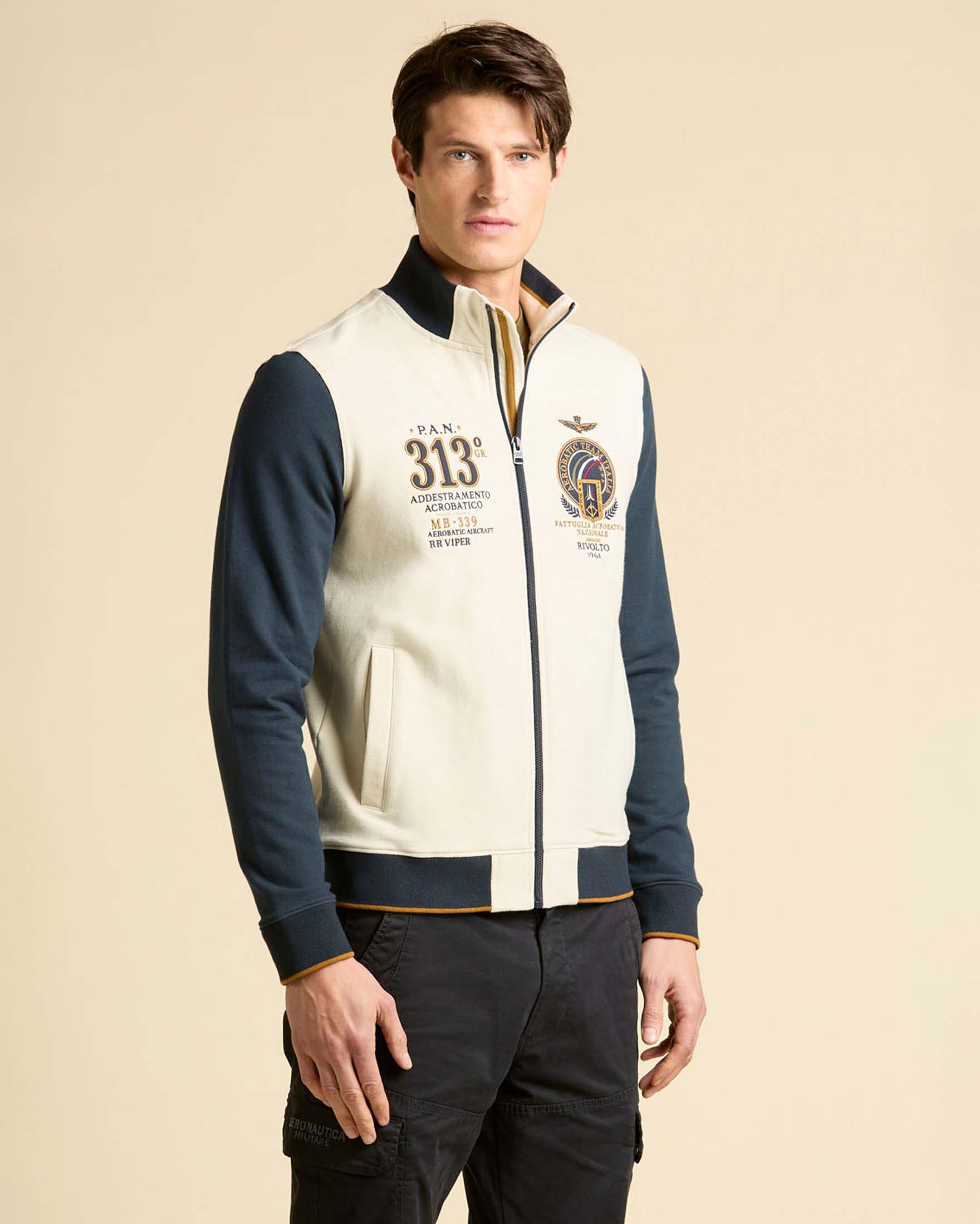 Felpa Aeronautica Militare panna e blu in cotone elasticizzato con chiusura zip e ricami logo