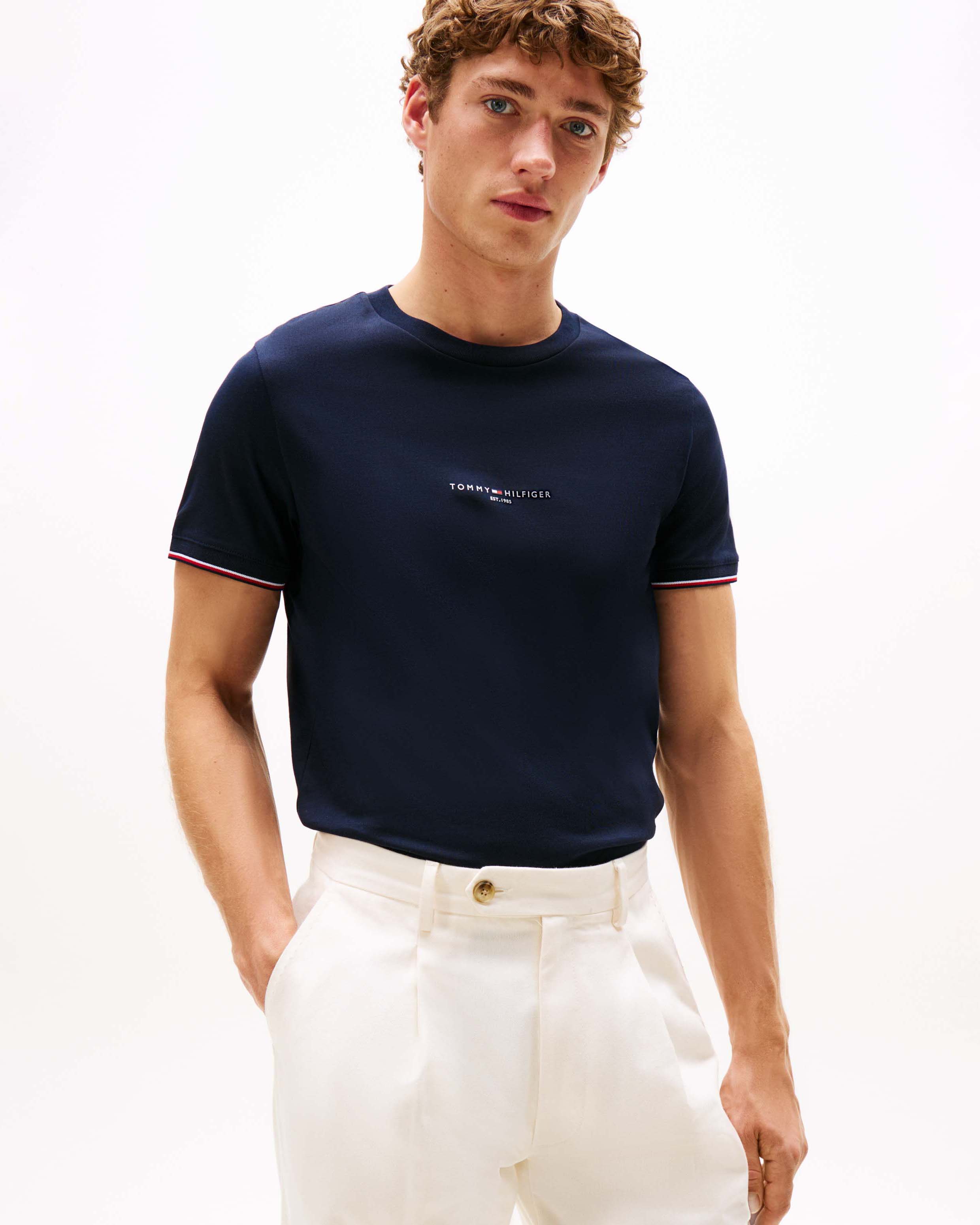 T-shirt Tommy Hilfiger blu in cotone con logo ricamato e bordino a contrasto sulle maniche image