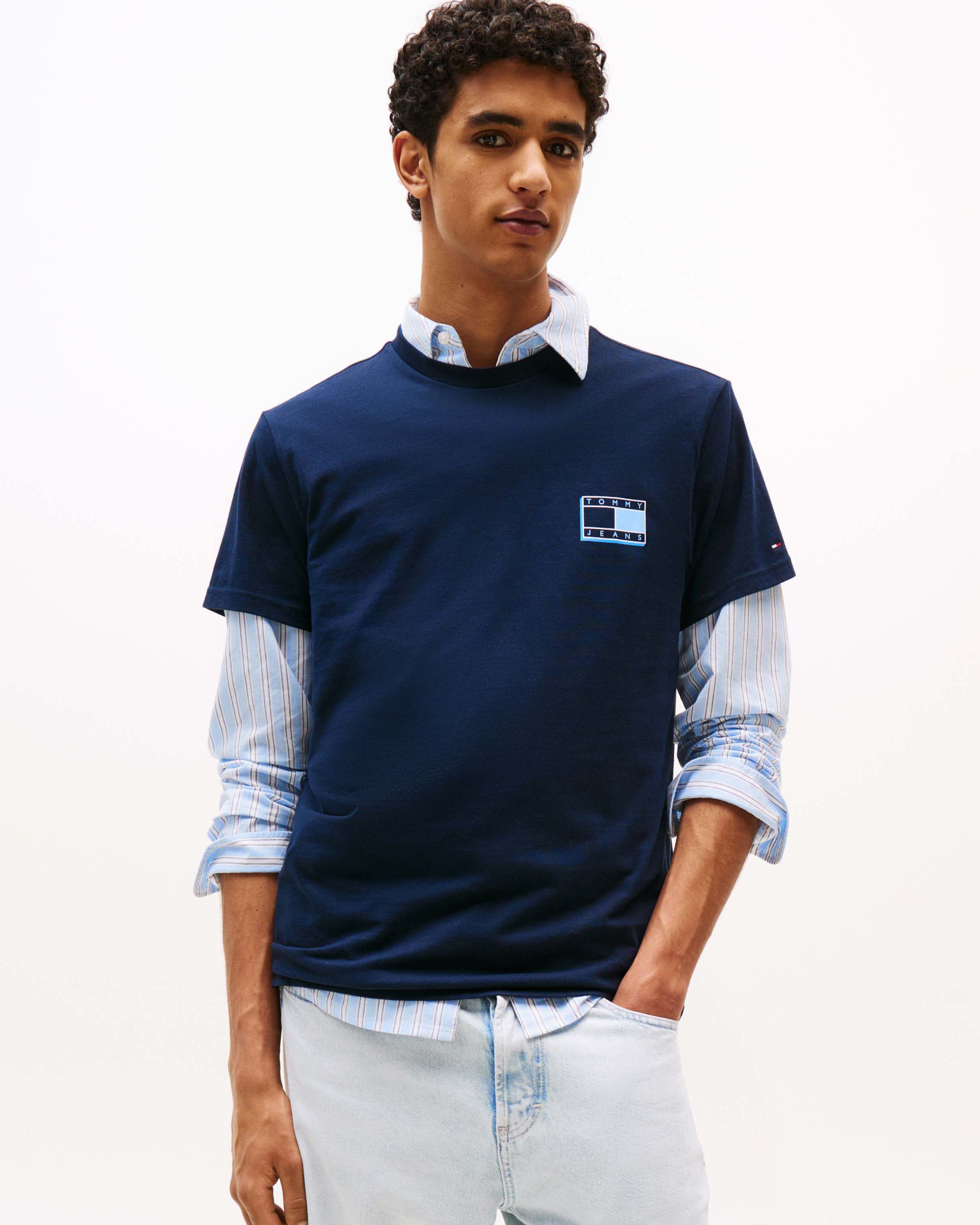 T-shirt Tommy Jeans blu in cotone con logo ricamato sul petto
