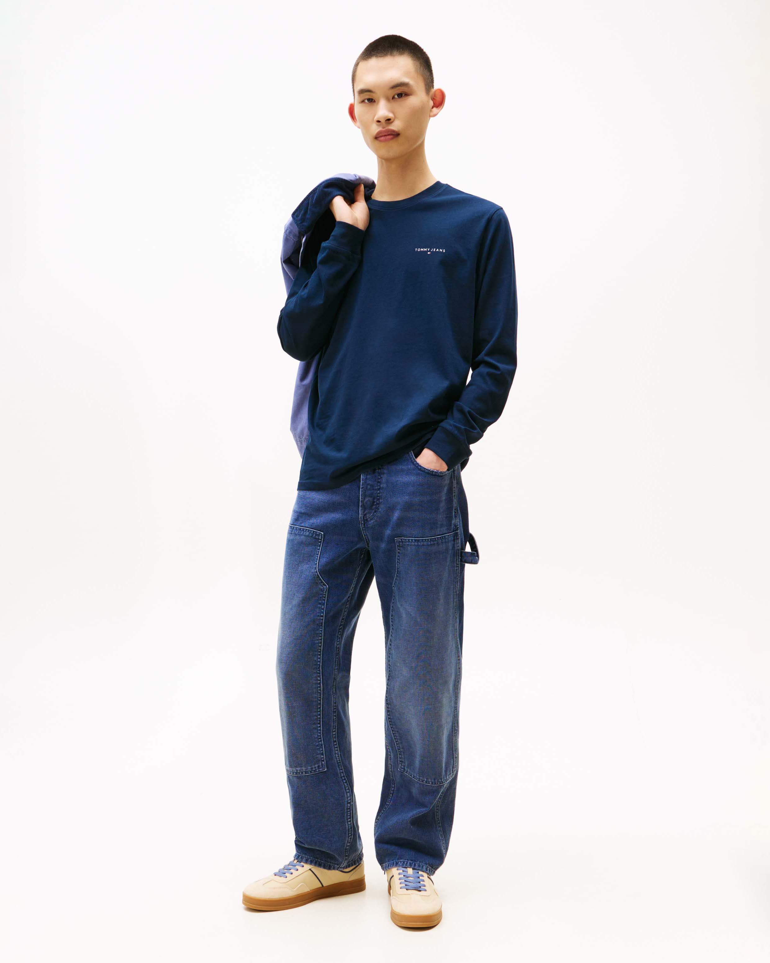 T-shirt a manica lunga Tommy Jeans blu in cotone con logo piccolo stampato sul petto