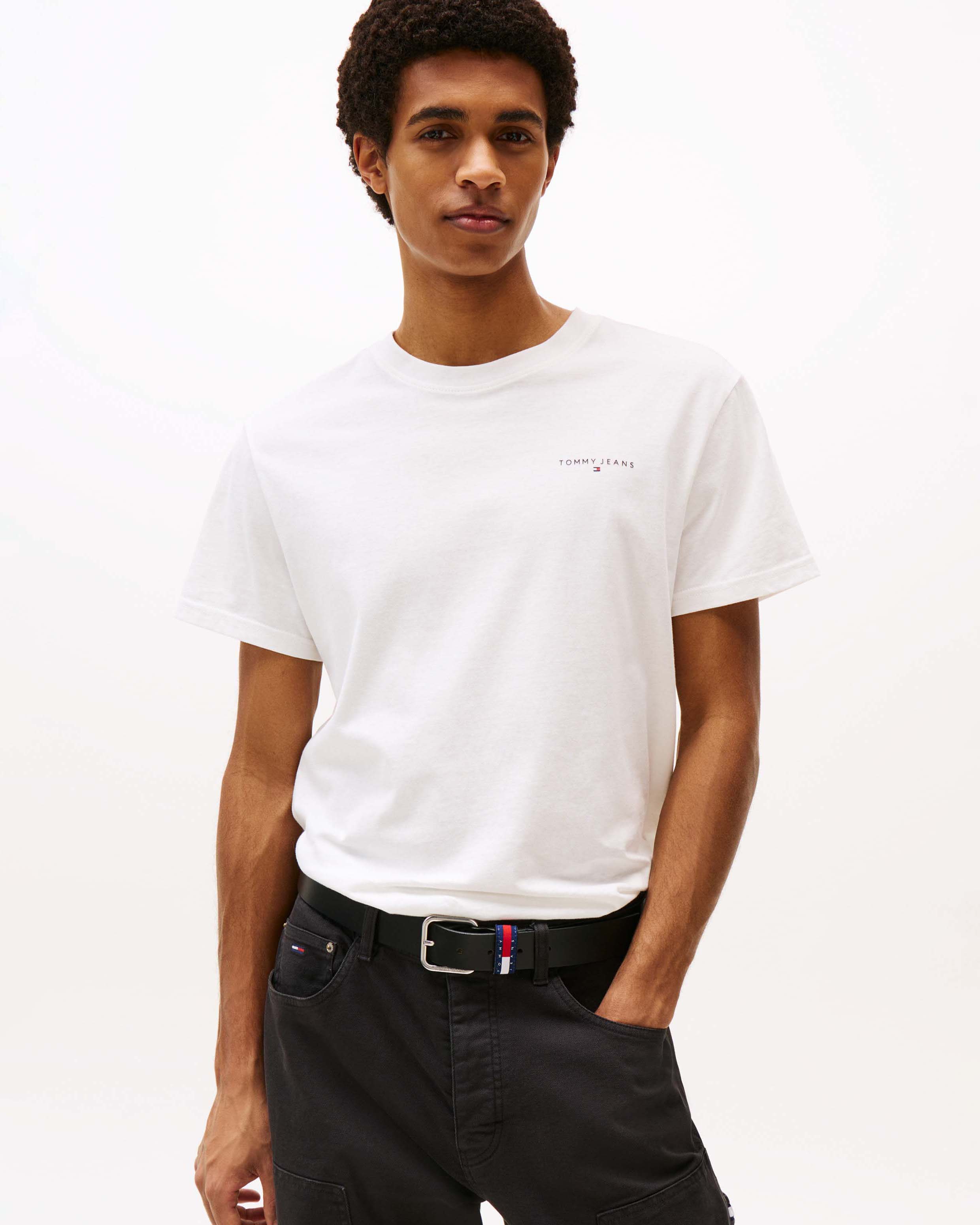 T-shirt mezza manica Tommy Jeans bianca in cotone con logo piccolo stampato sul petto