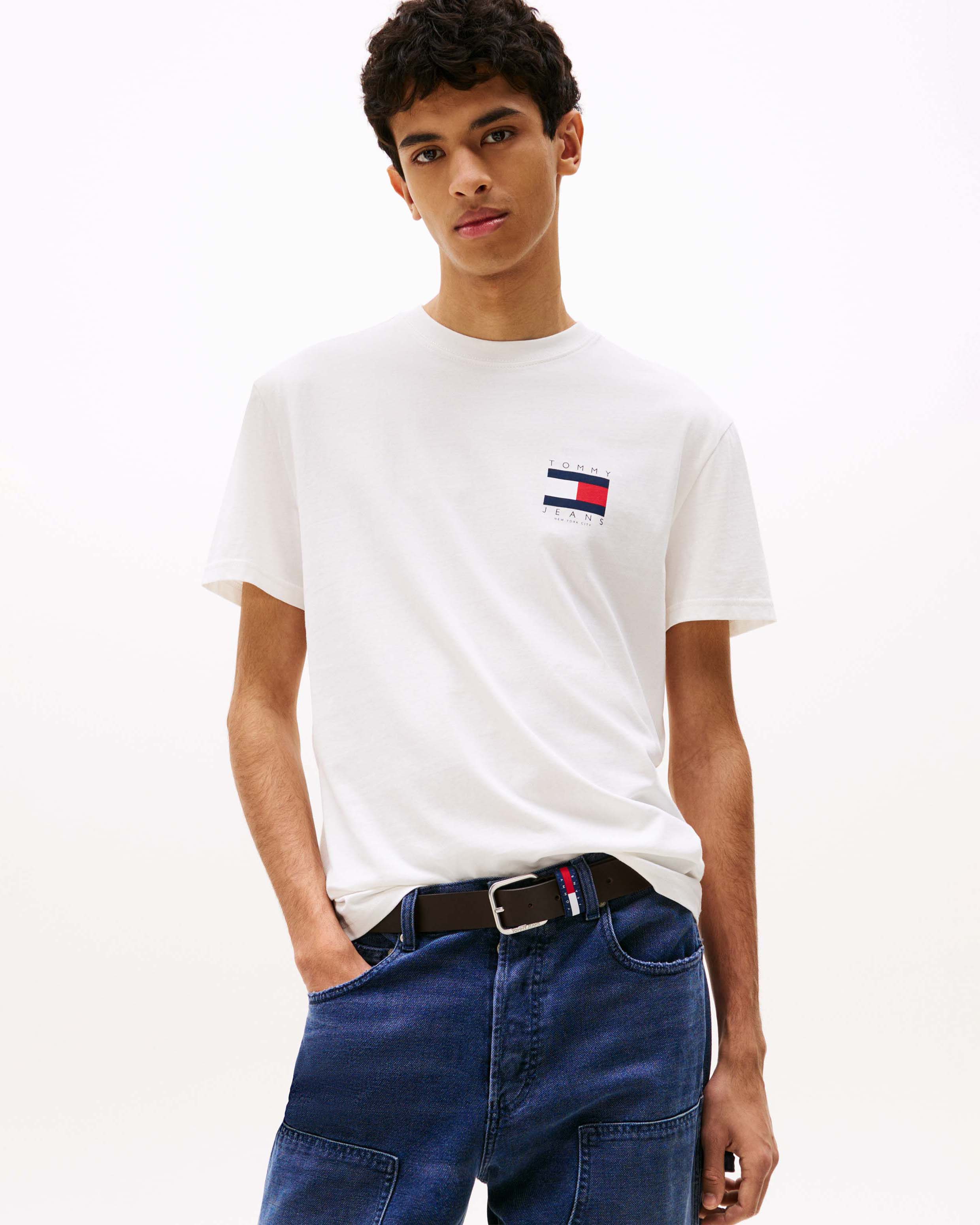 T-shirt Tommy Jeans bianca in cotone con logo flag stampato sul petto e sul retro