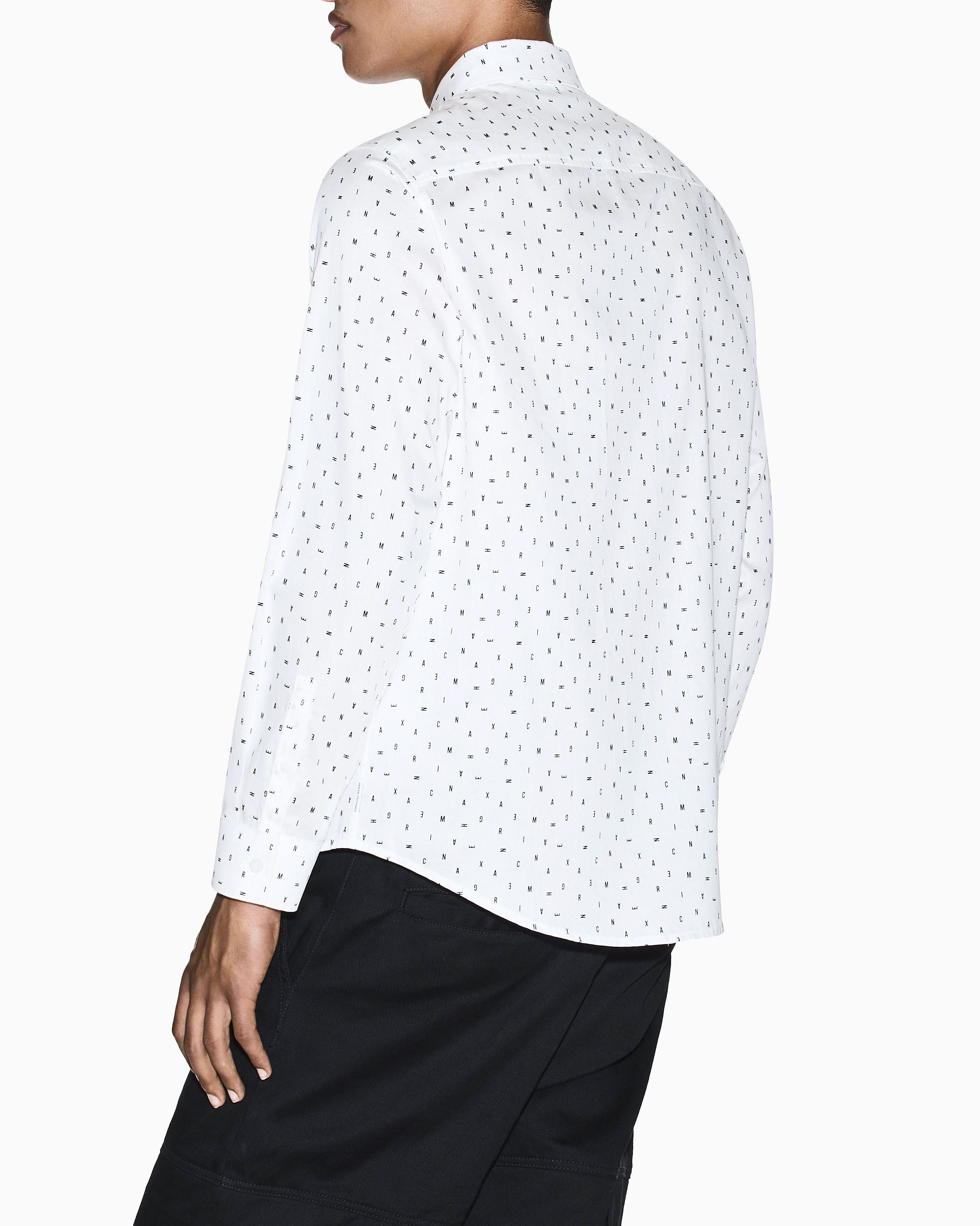 Camicia Armani Exchange bianca in cotone con stampa all over di micro lettere image