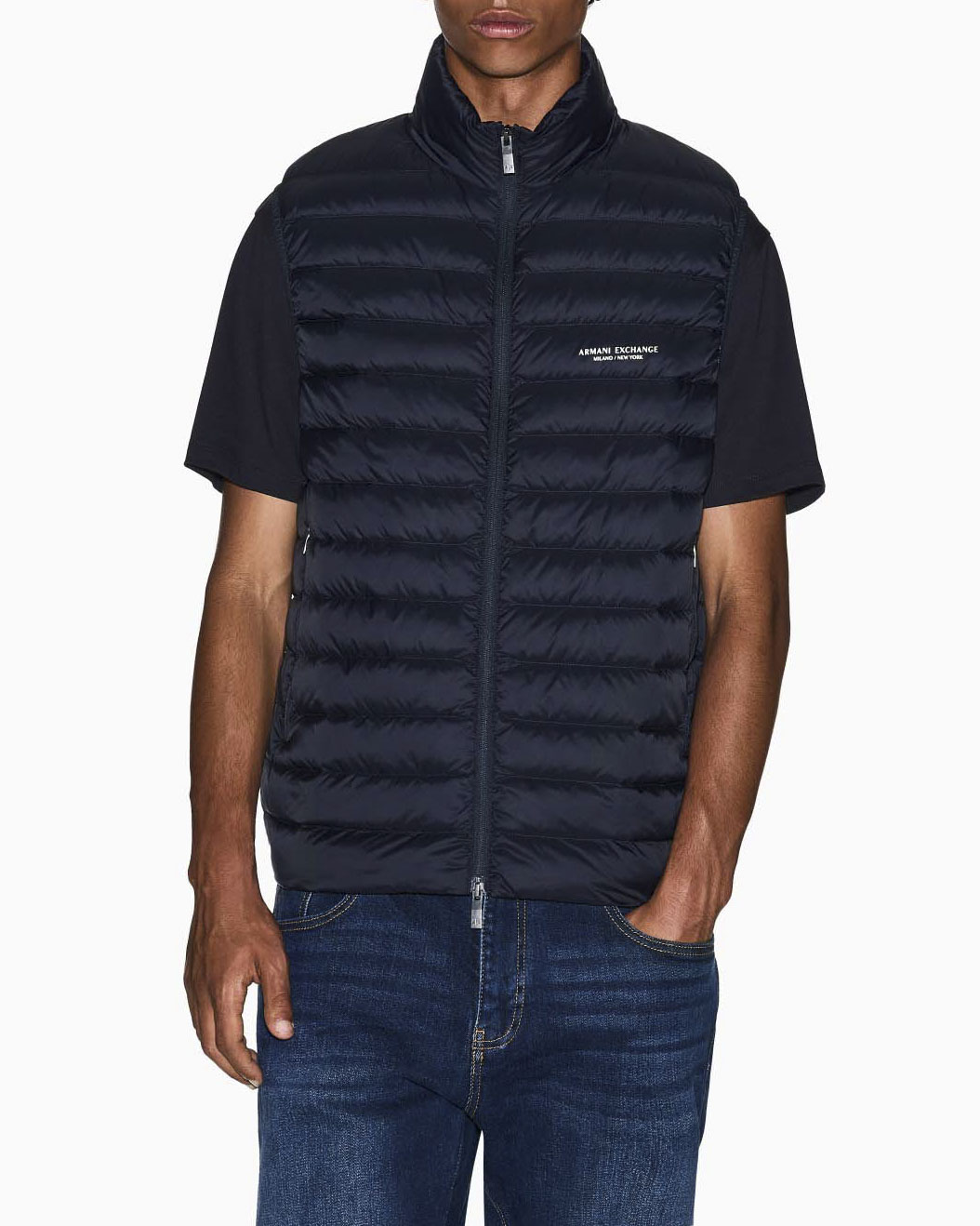 Piumino smanicato Armani Exchange blu con logo stampato image