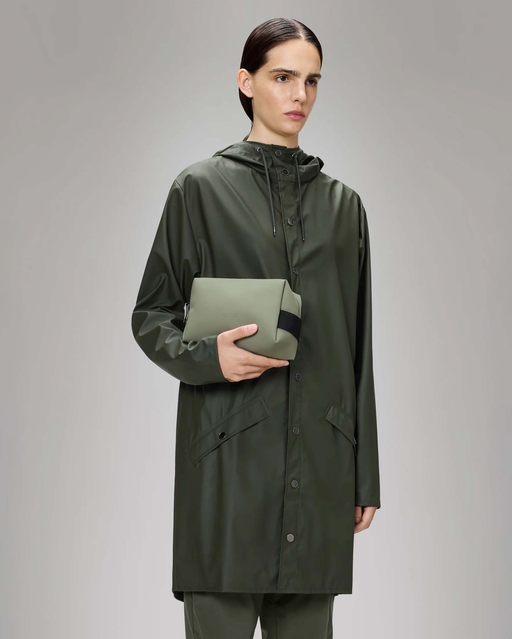 Wash Bag Small verde salvia Rains in tessuto impermeabile dal finish opaco image