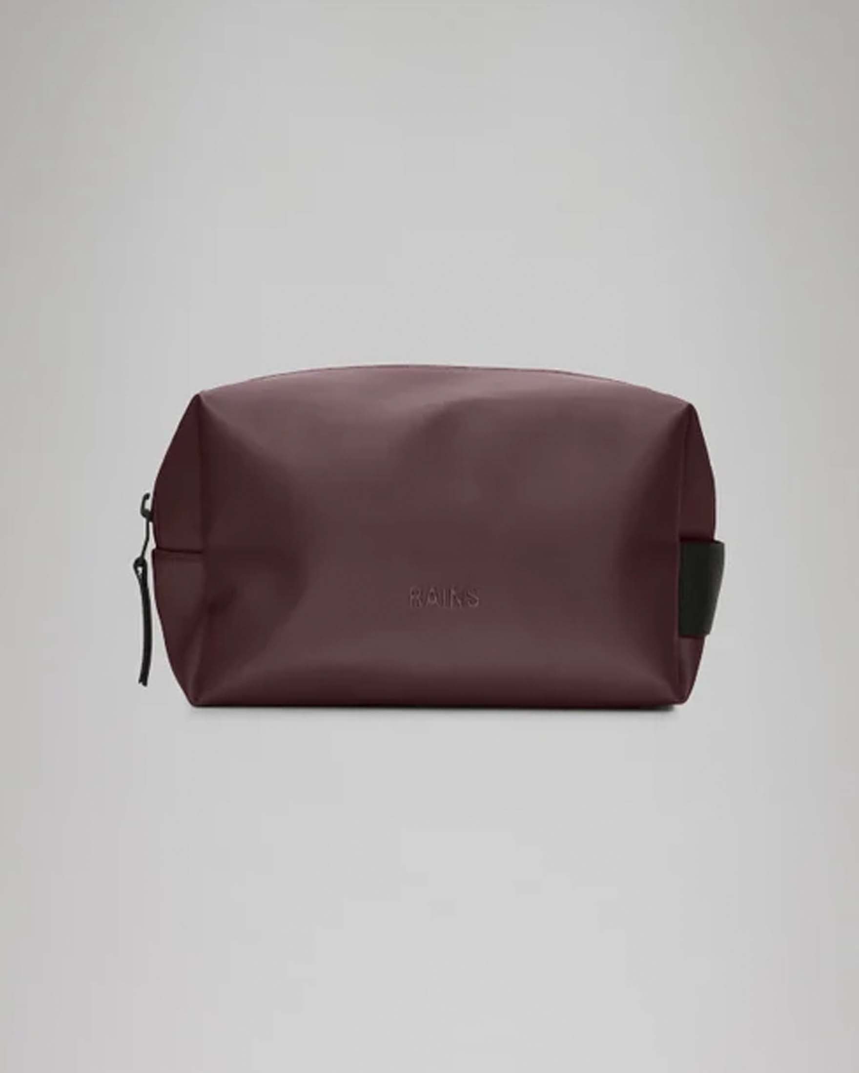 Wash Bag Small bordeaux Rains in tessuto impermeabile dal finish opaco