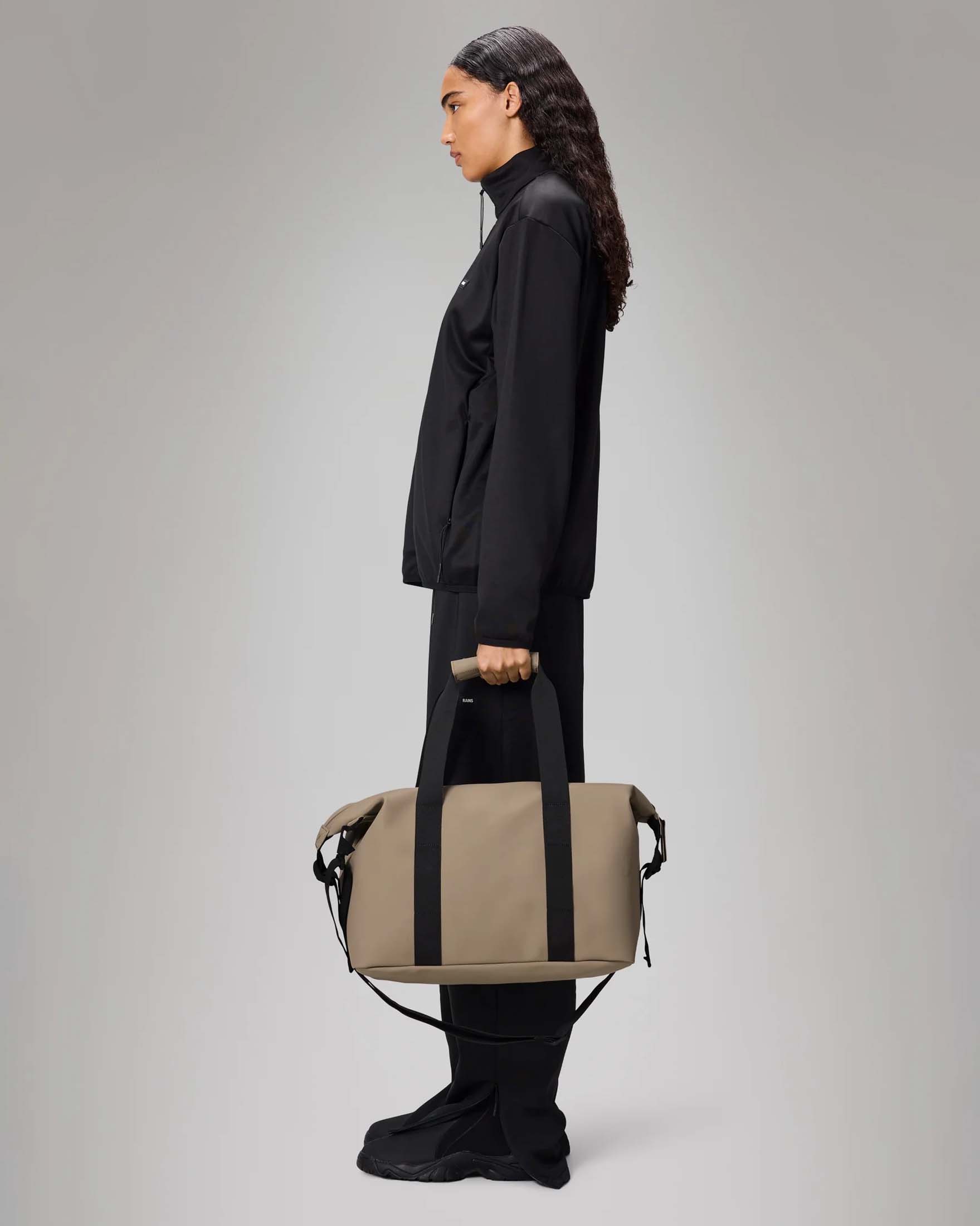 Borsa Weekend small beige Rains con doppio manico e tracolla rimovibile image